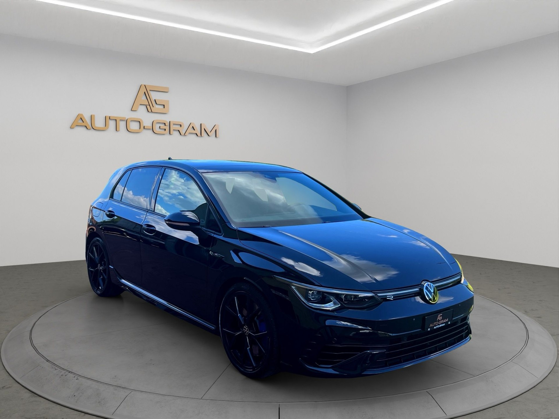 VW Golf 2.0 TSI R DSG 4Motion-image-6
