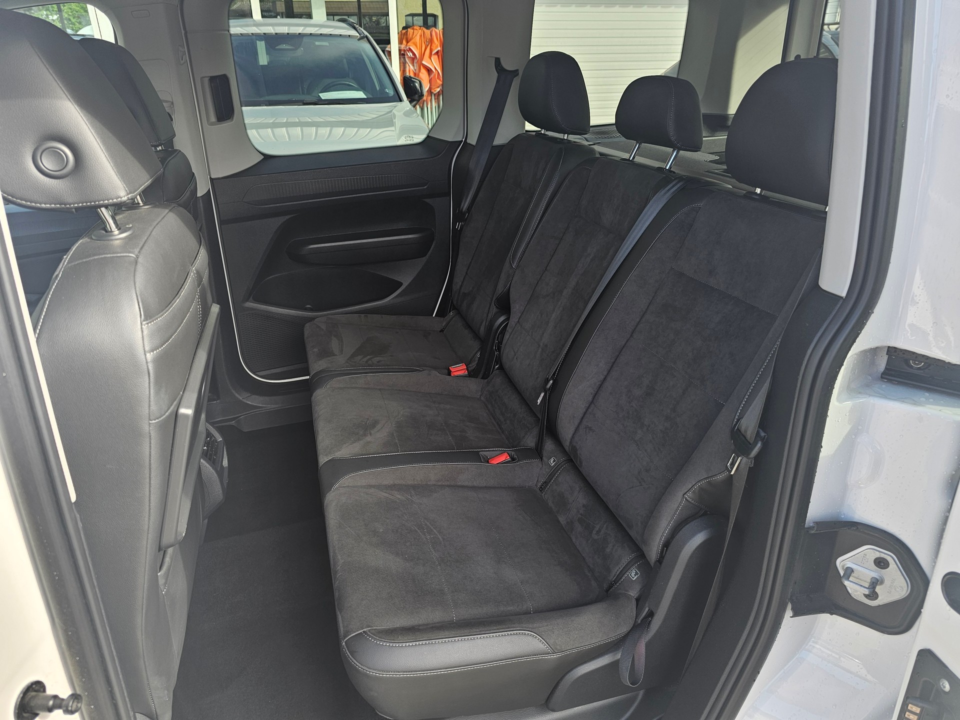 VW Caddy 2.0 TDI 122 DSG-image-14