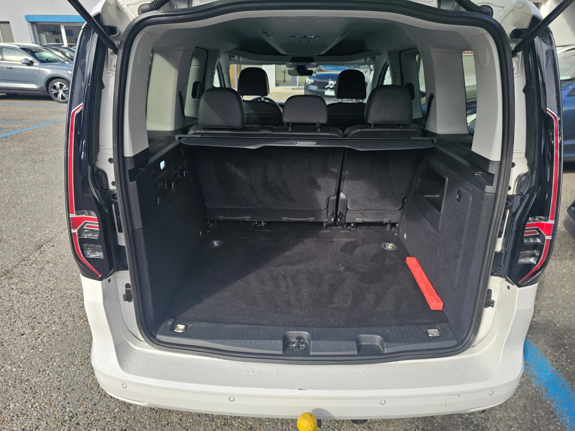 VW Caddy 2.0 TDI 122 DSG-image-15