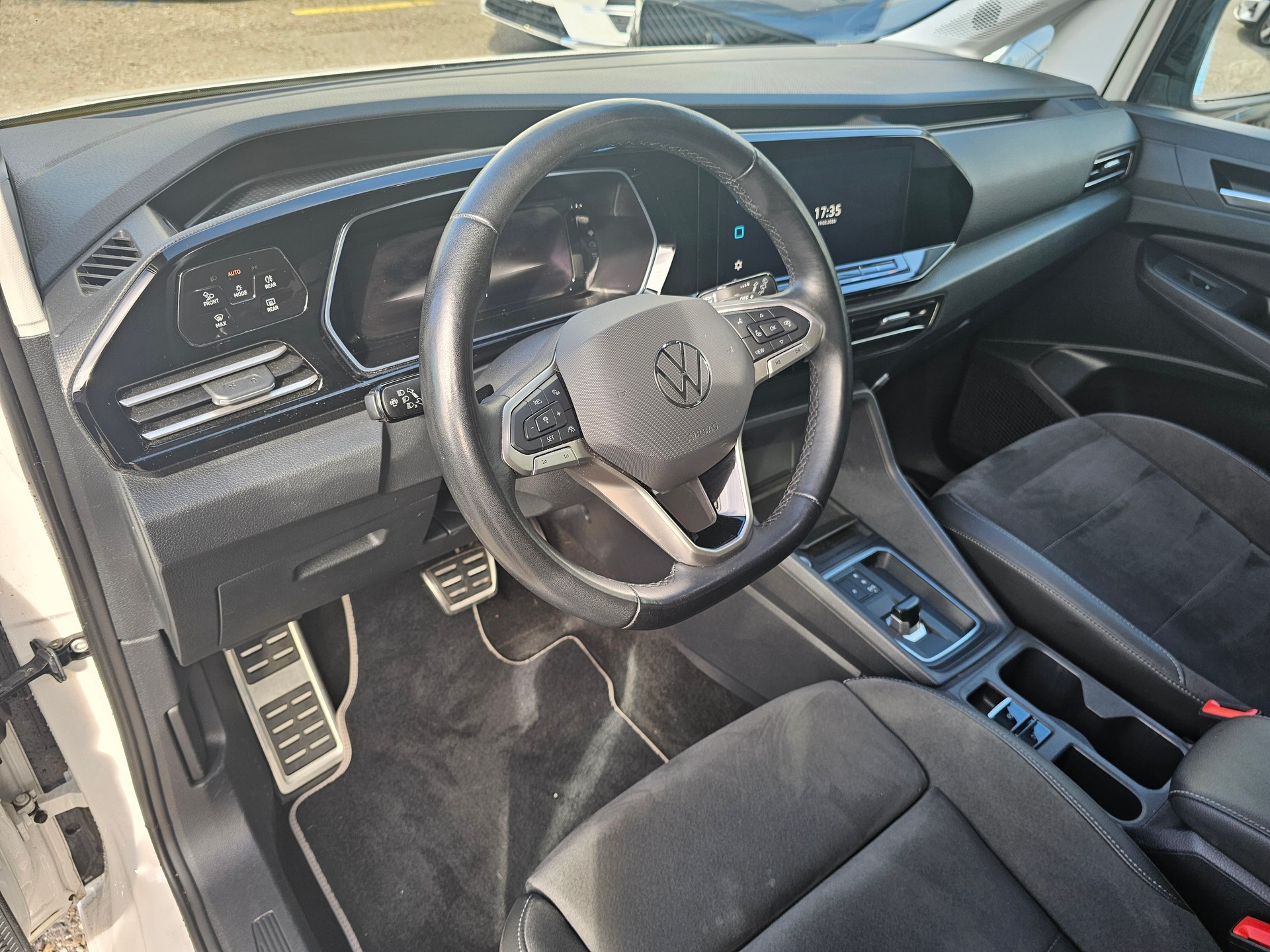 VW Caddy 2.0 TDI 122 DSG-image-8