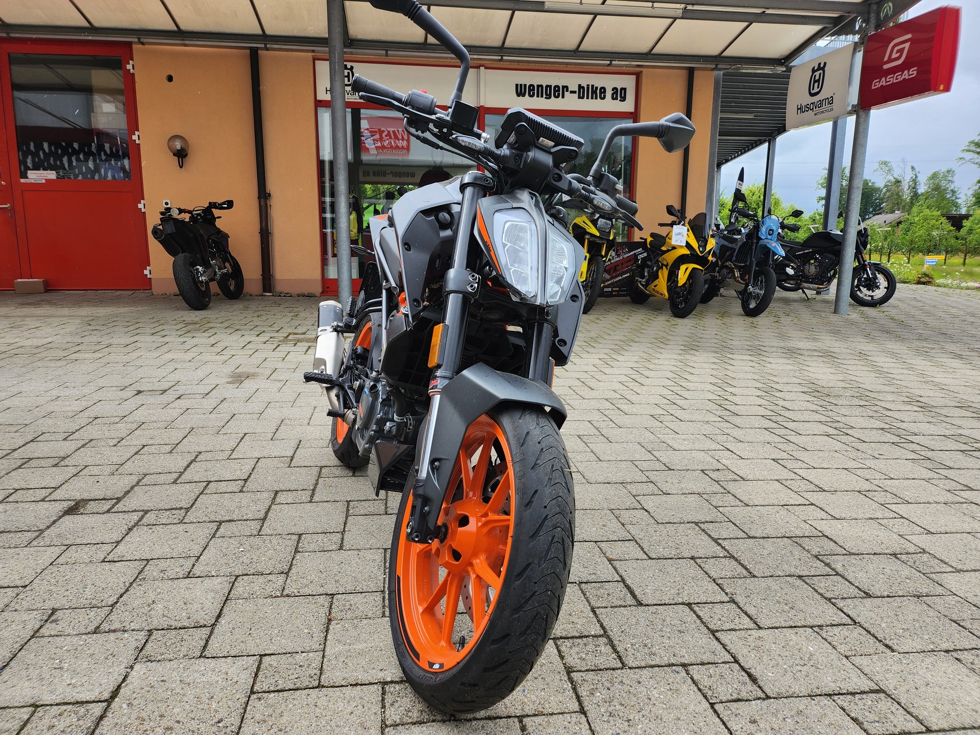KTM 125 Duke-image-2