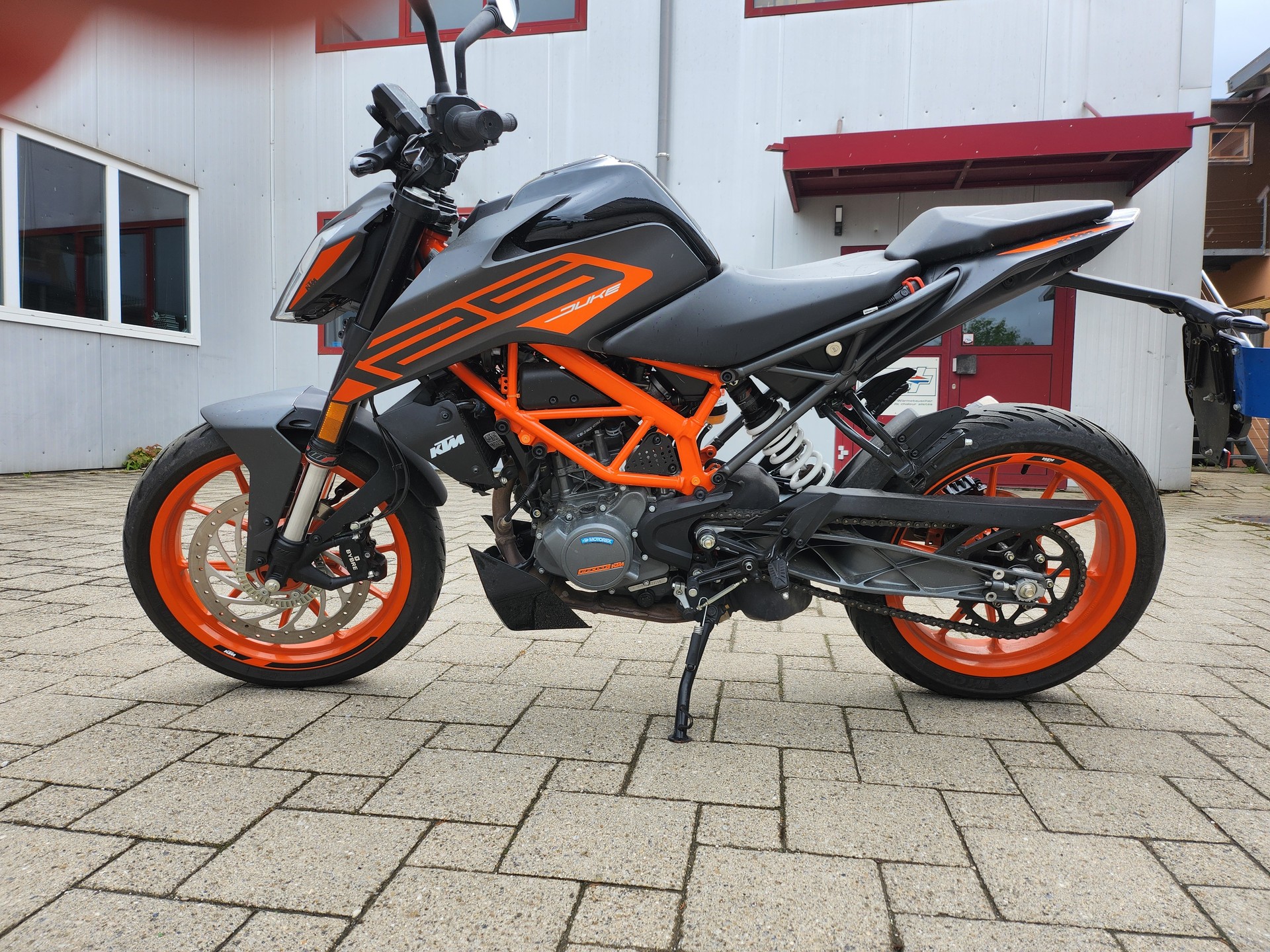 KTM 125 Duke-image-1