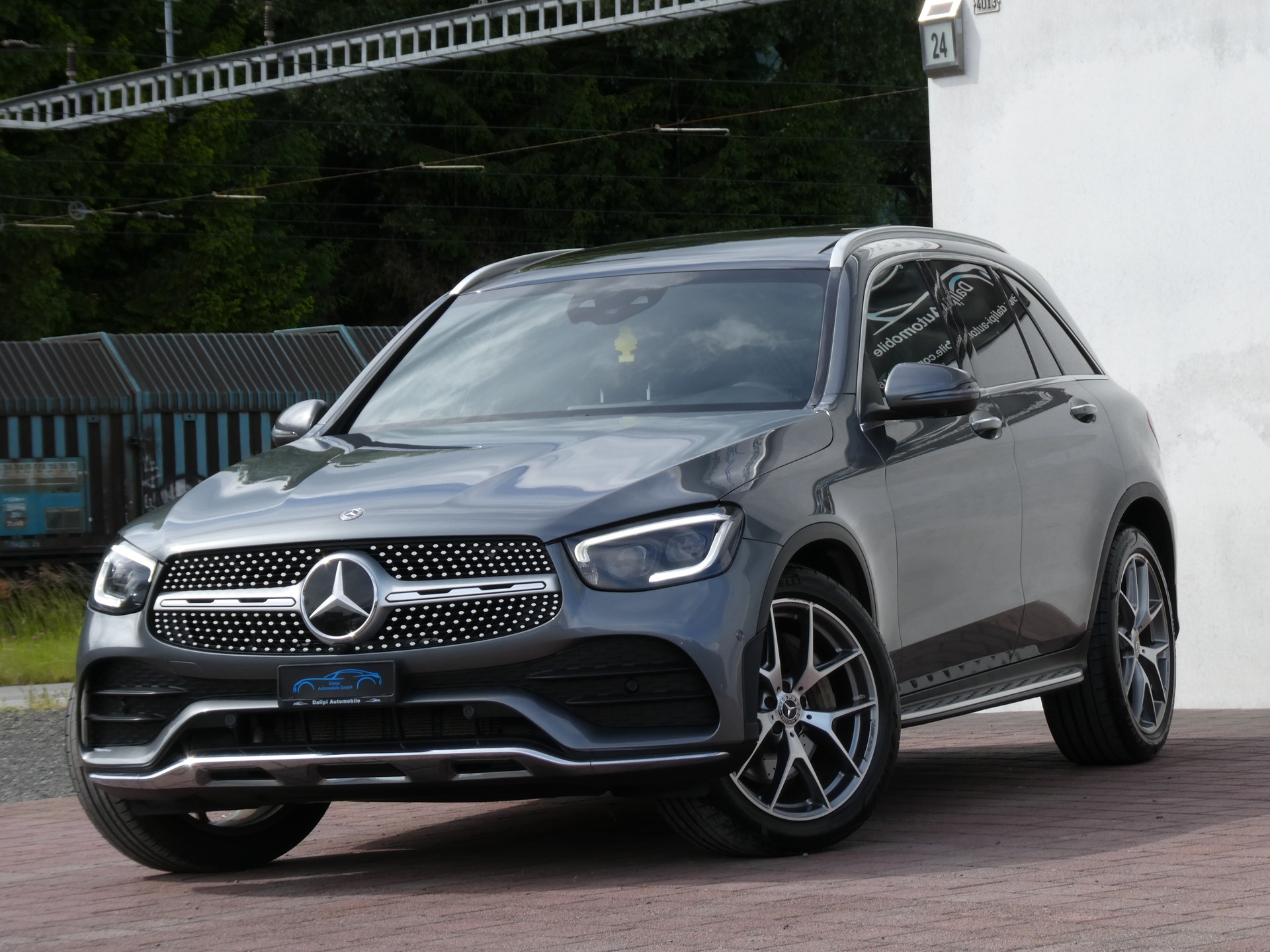 MERCEDES-BENZ GLC 200 AMG Line 4Matic 9G-Tronic (CH)-showroom-element-2