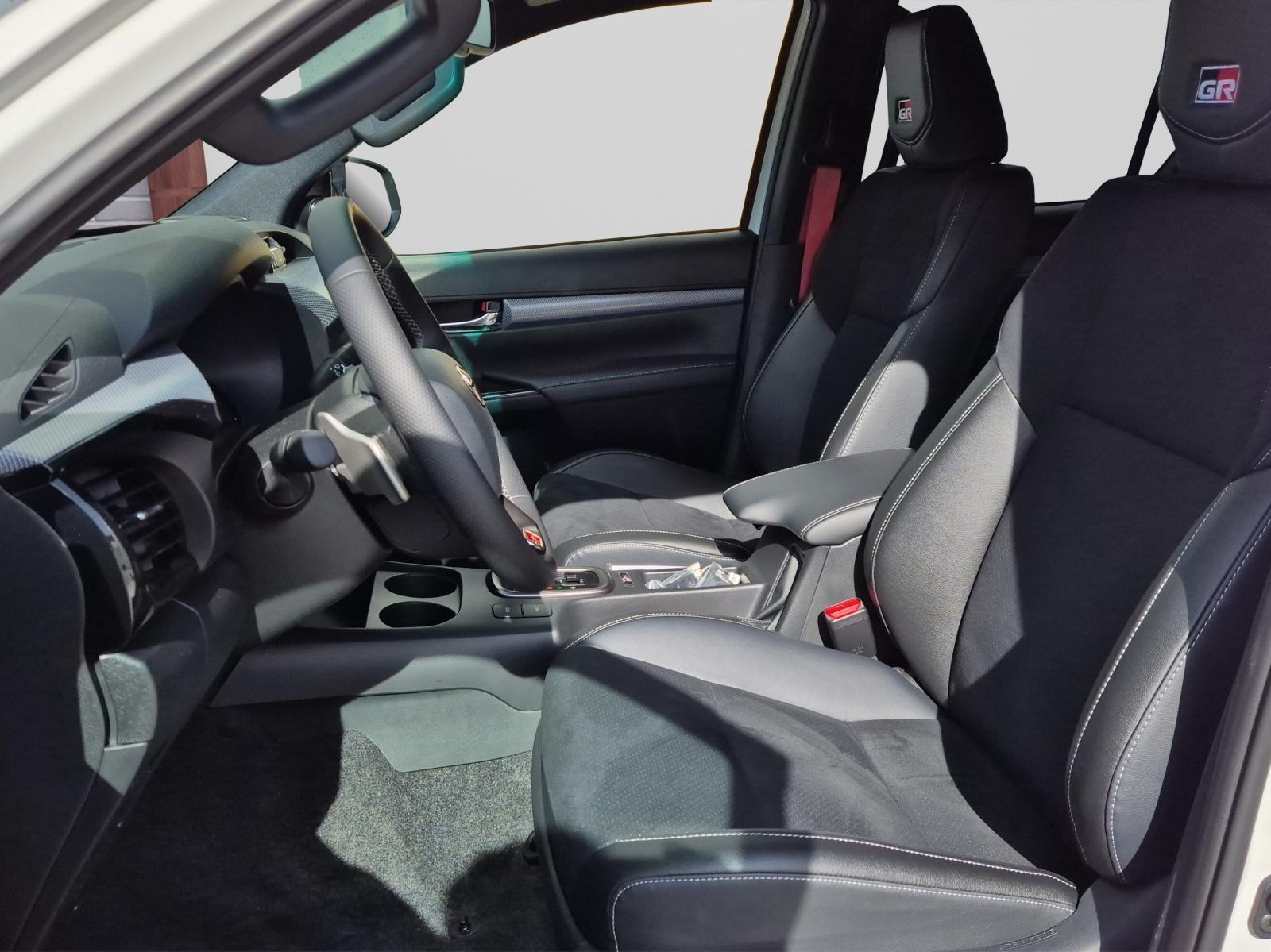 TOYOTA Hilux Double Cab.-Pick-up 2.8 D-4D 230 GR Sport II-image-7