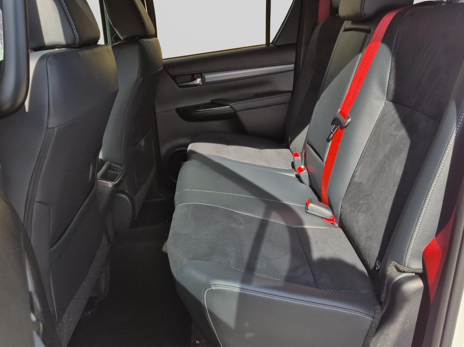 TOYOTA Hilux Double Cab.-Pick-up 2.8 D-4D 230 GR Sport II-image-8