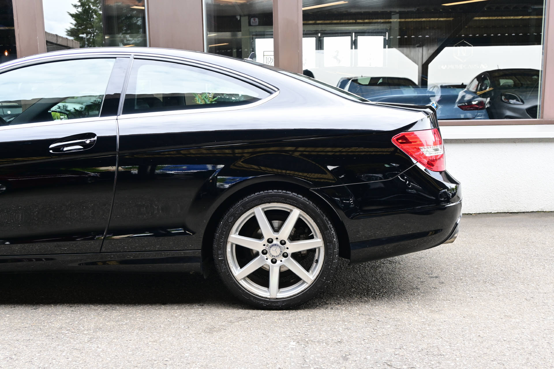 MERCEDES-BENZ C 180 BlueEF Coupé AMG Line-image-4