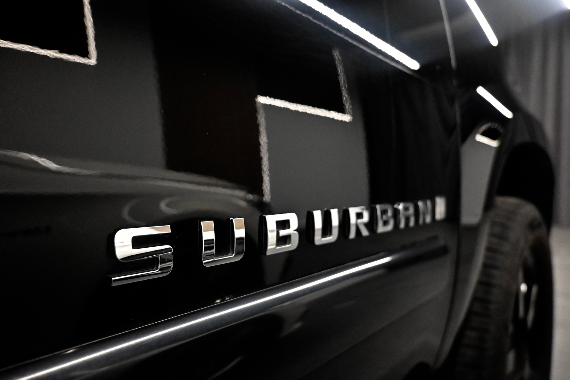 CHEVROLET Suburban LT-image-14