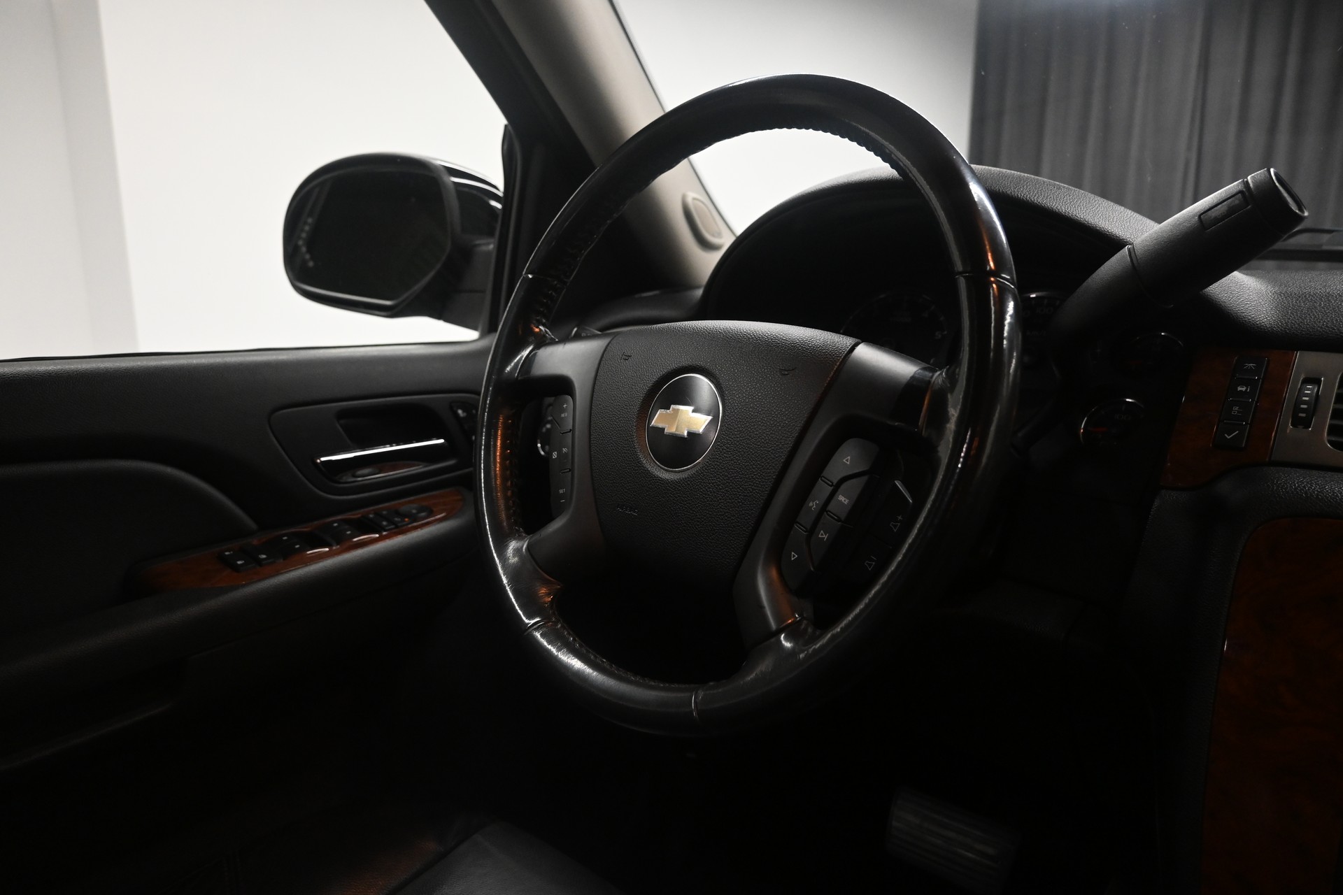 CHEVROLET Suburban LT-image-8
