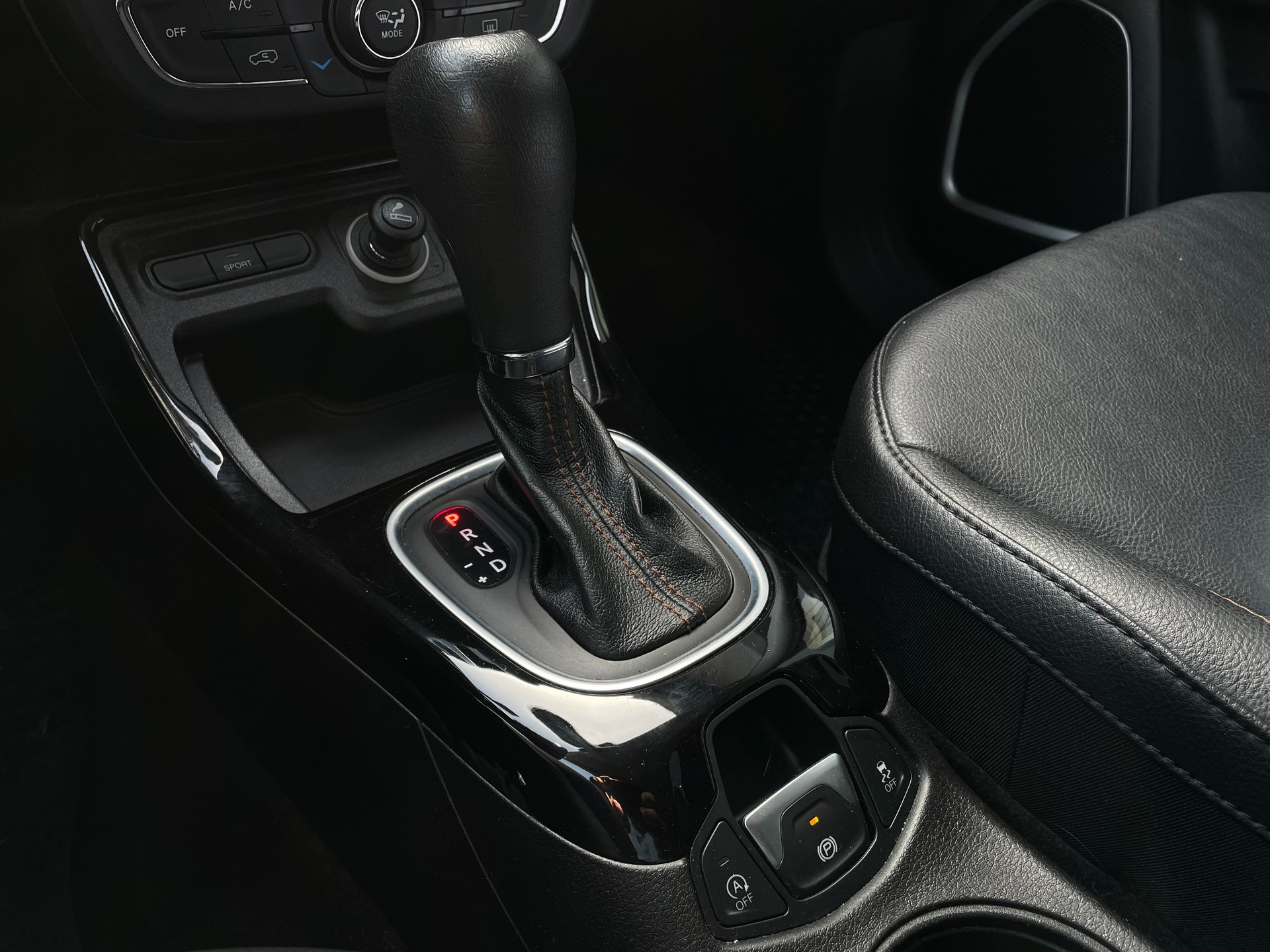 JEEP Compass 4x2 1.3 Turbo Limited DKG-image-8