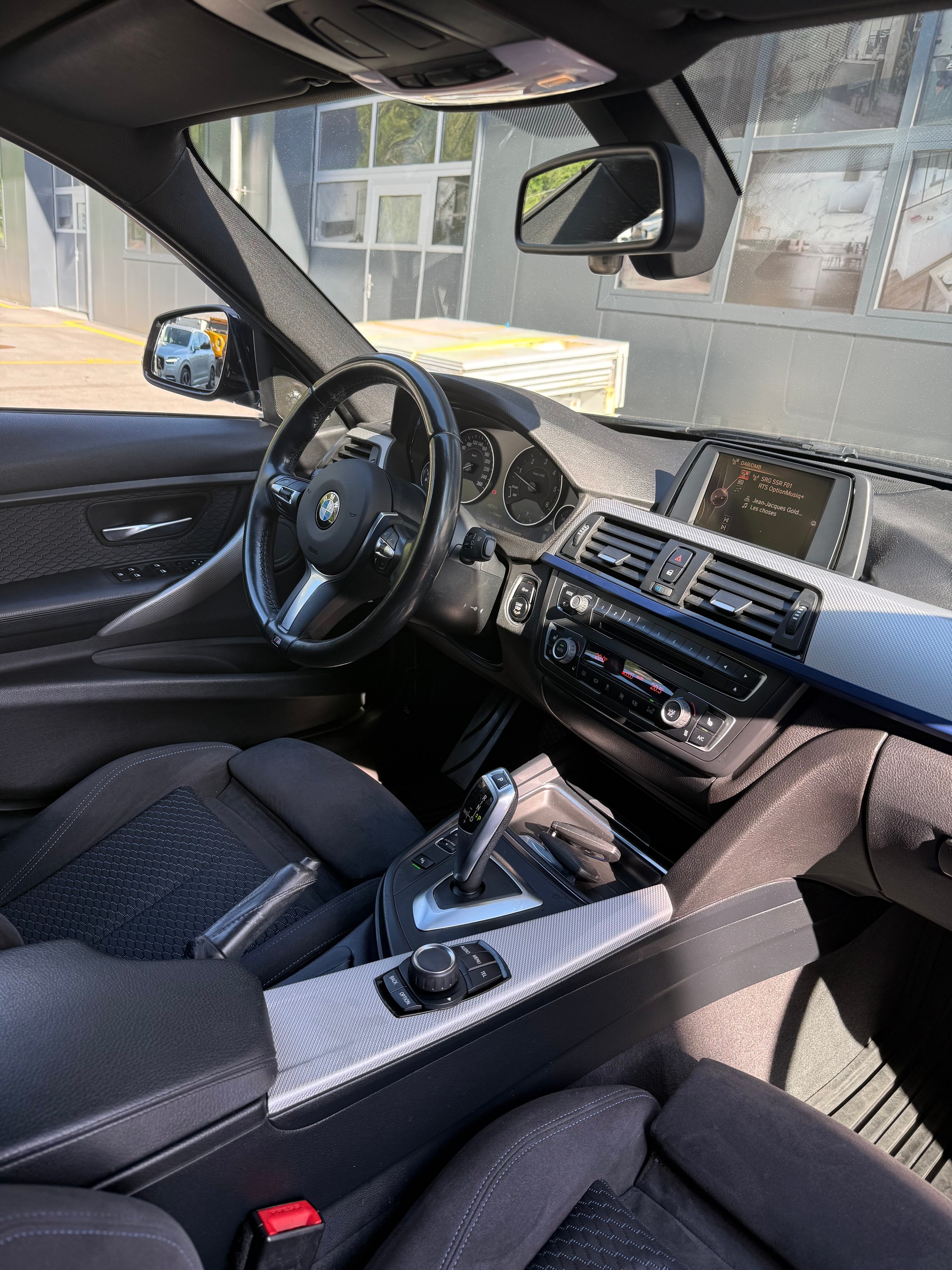 BMW 320d xDrive Touring Pack-M Steptronic-image-9