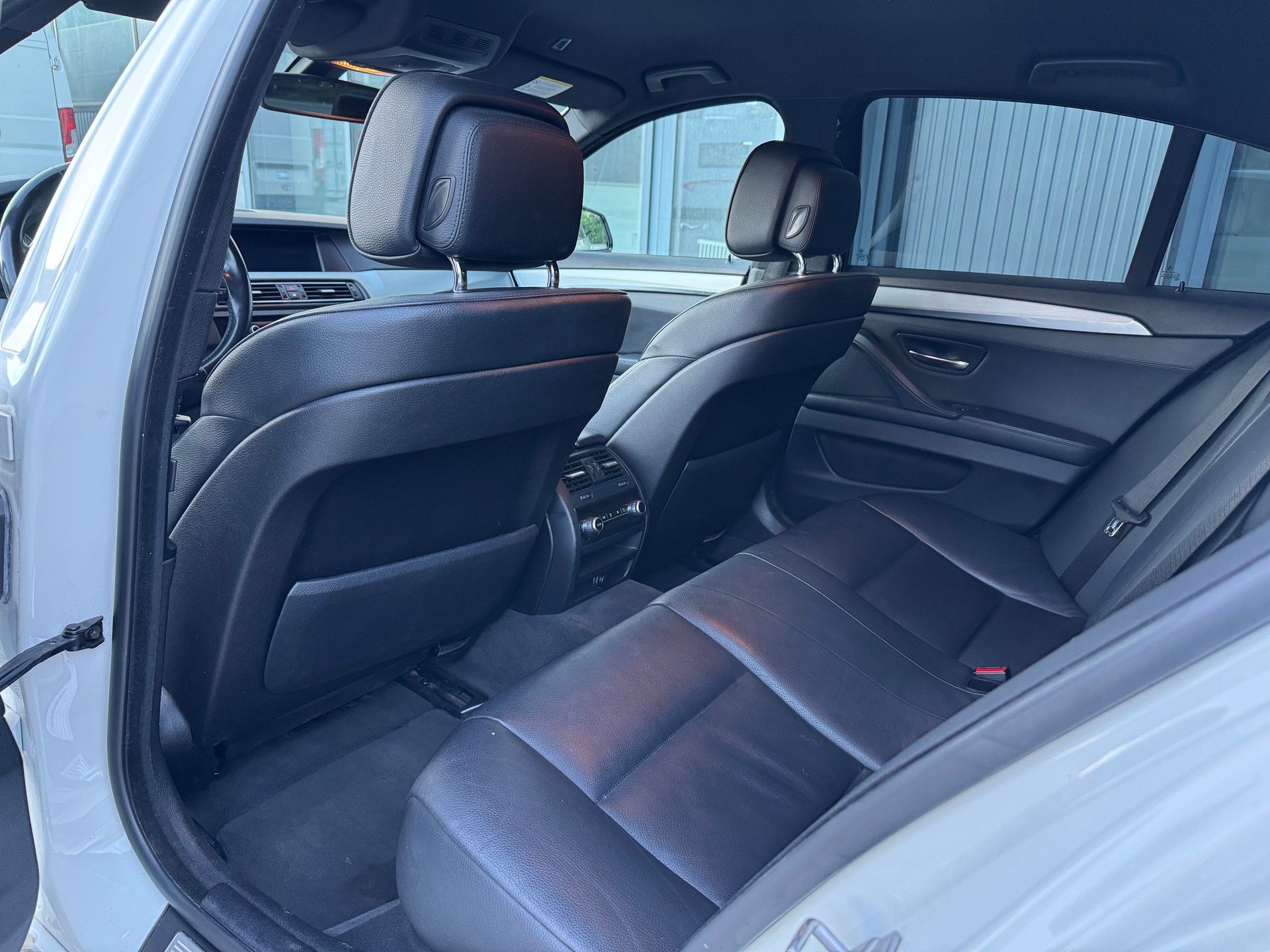 BMW M550d xDrive-image-6