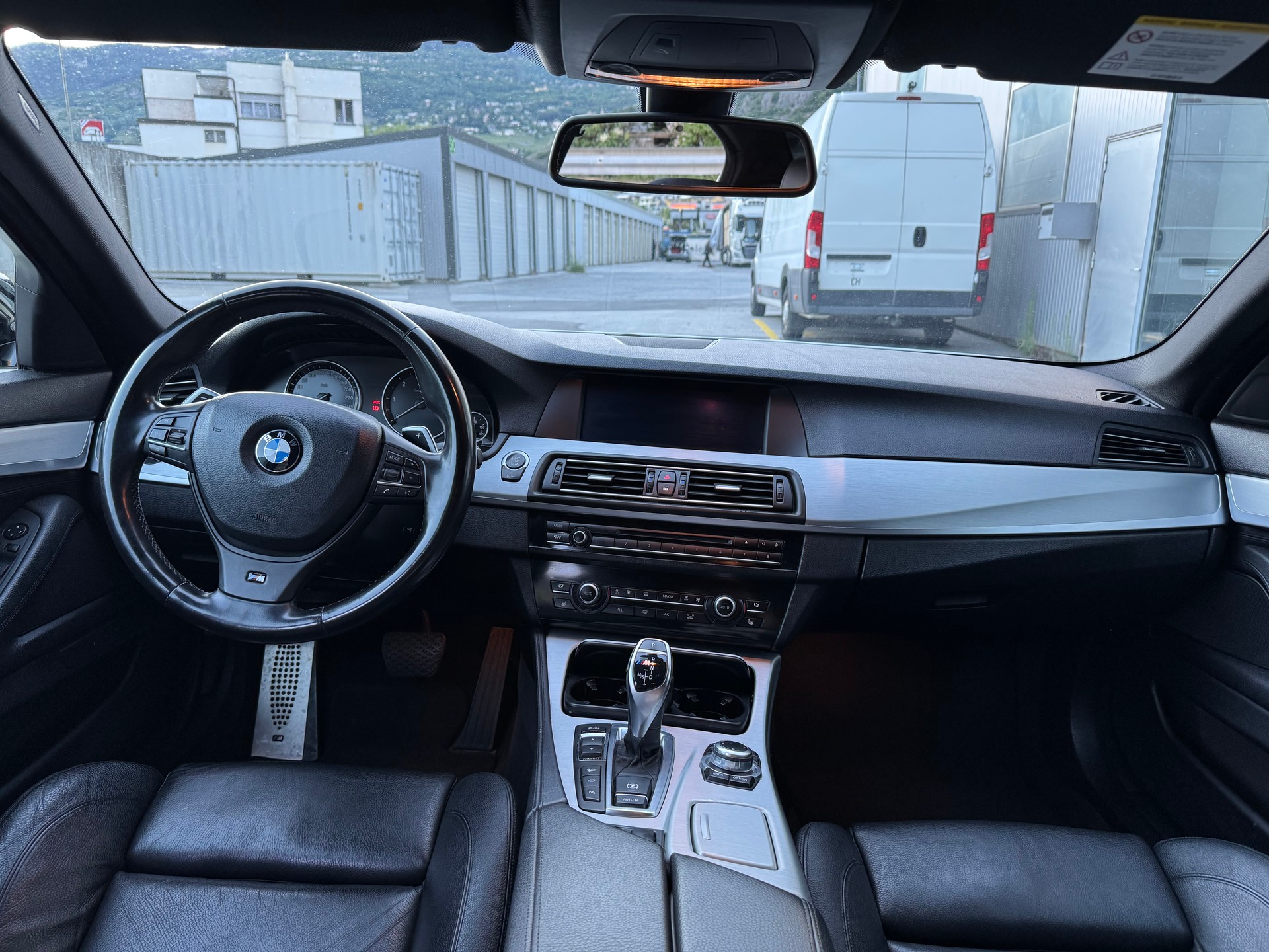 BMW M550d xDrive-image-5