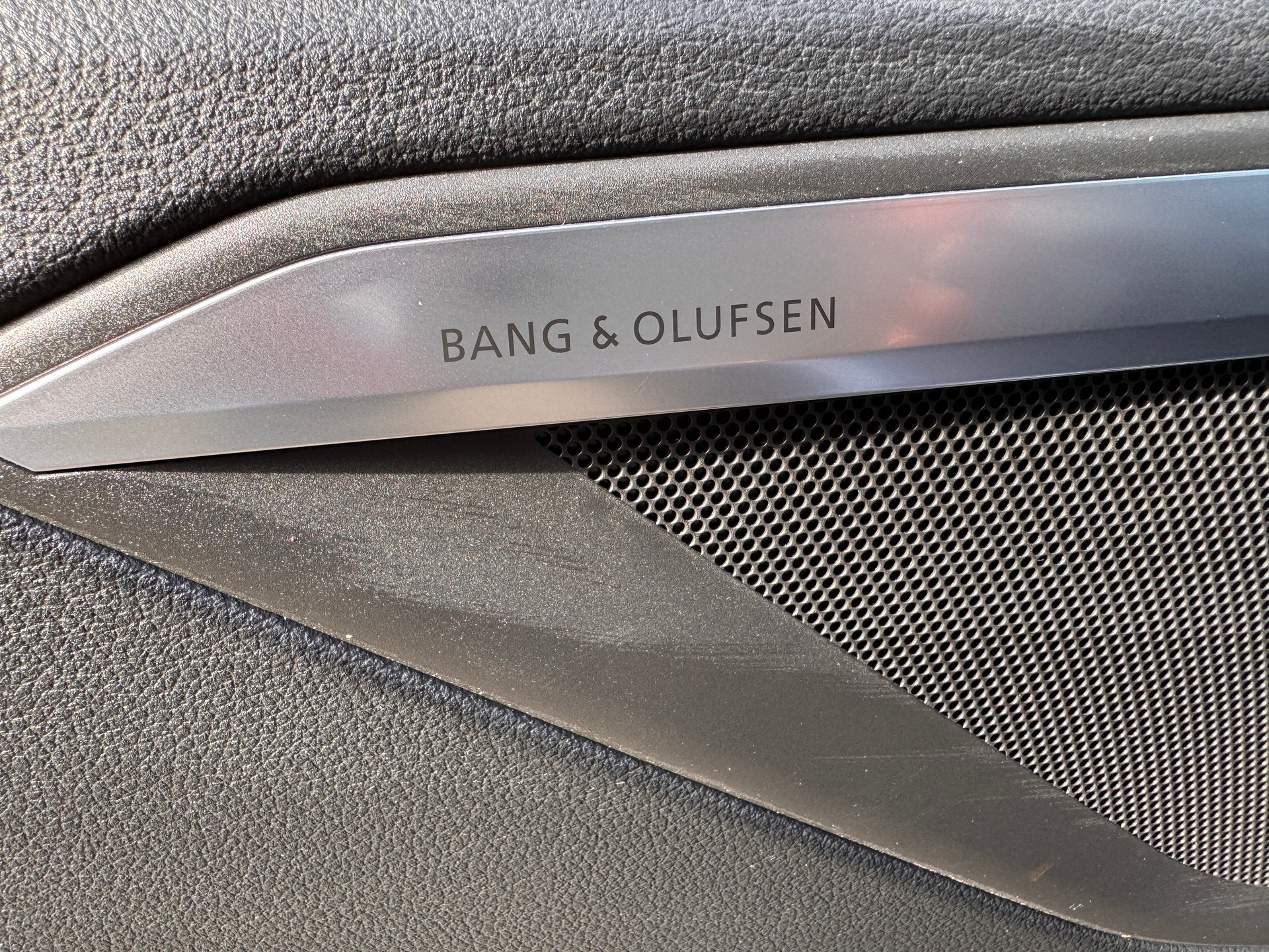 AUDI Q8 50 e-tron Black Edition quattro-image-10