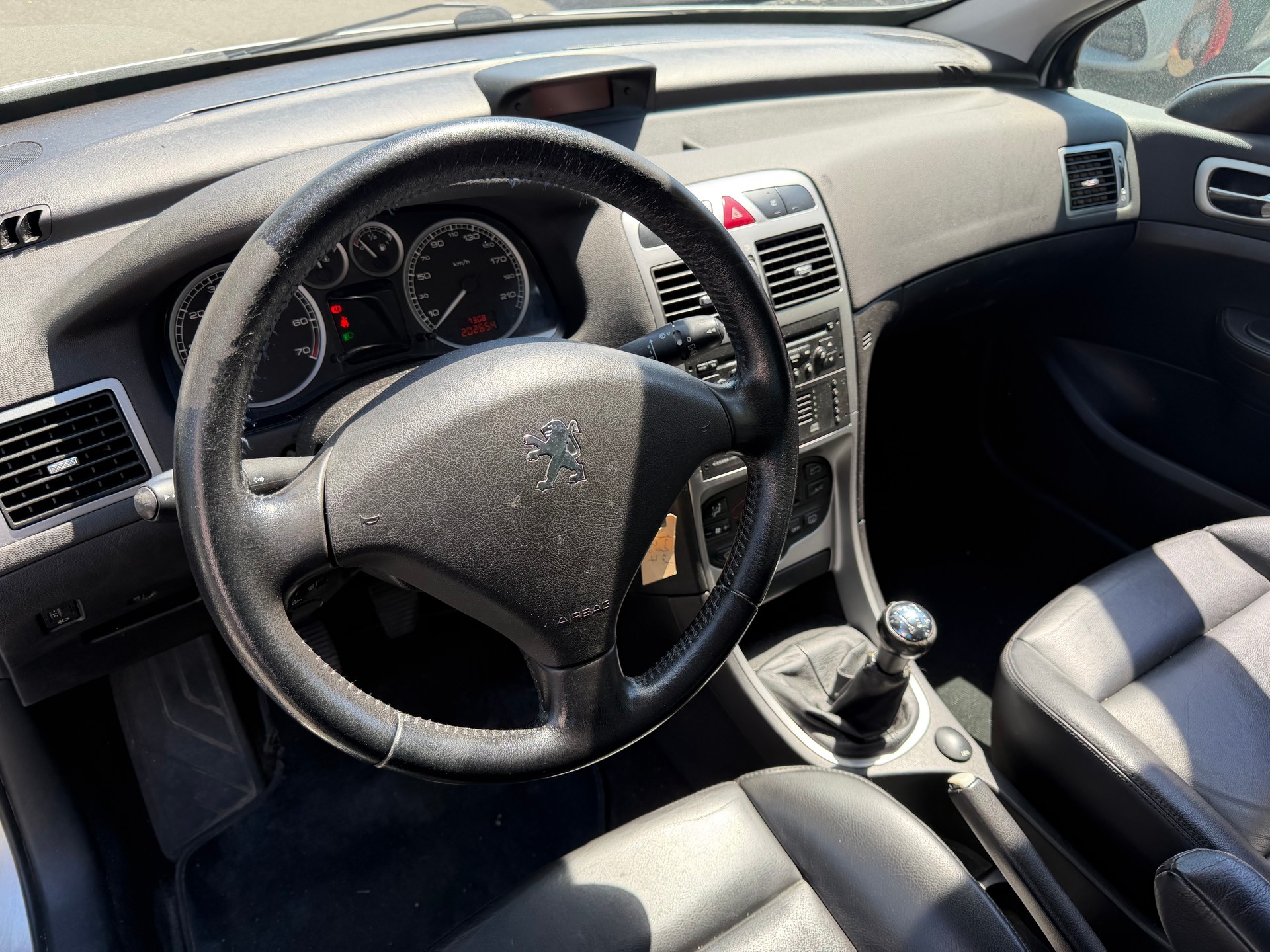 PEUGEOT 307 SW 2.0 16V Black&Silver Edition-image-10