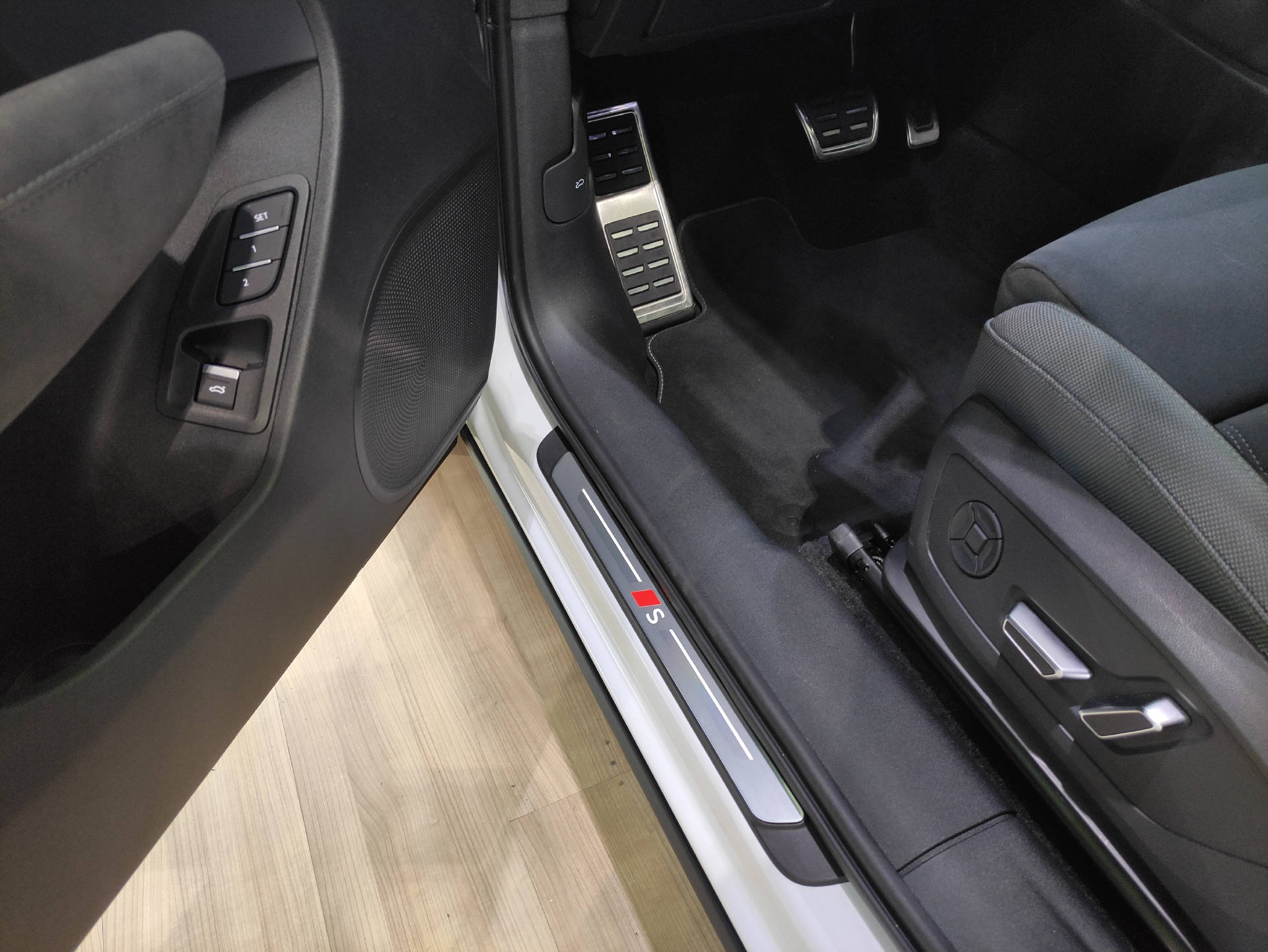 AUDI Q3 SUV 2.0 TFSI S-line quattro S-Tronic-image-4