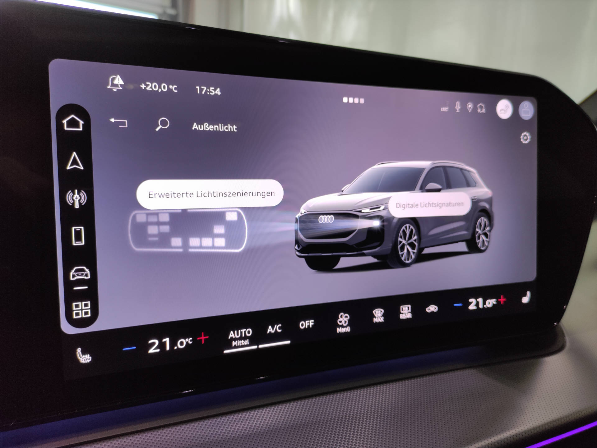 AUDI Q3 SUV 2.0 TFSI S-line quattro S-Tronic-image-10