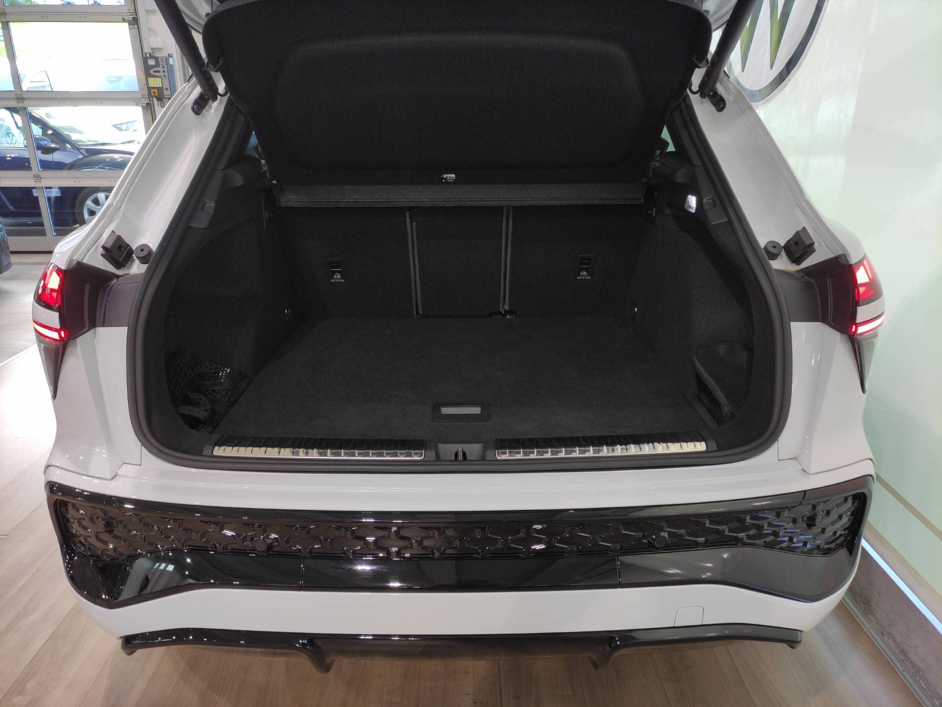 AUDI Q3 SUV 2.0 TFSI S-line quattro S-Tronic-image-15