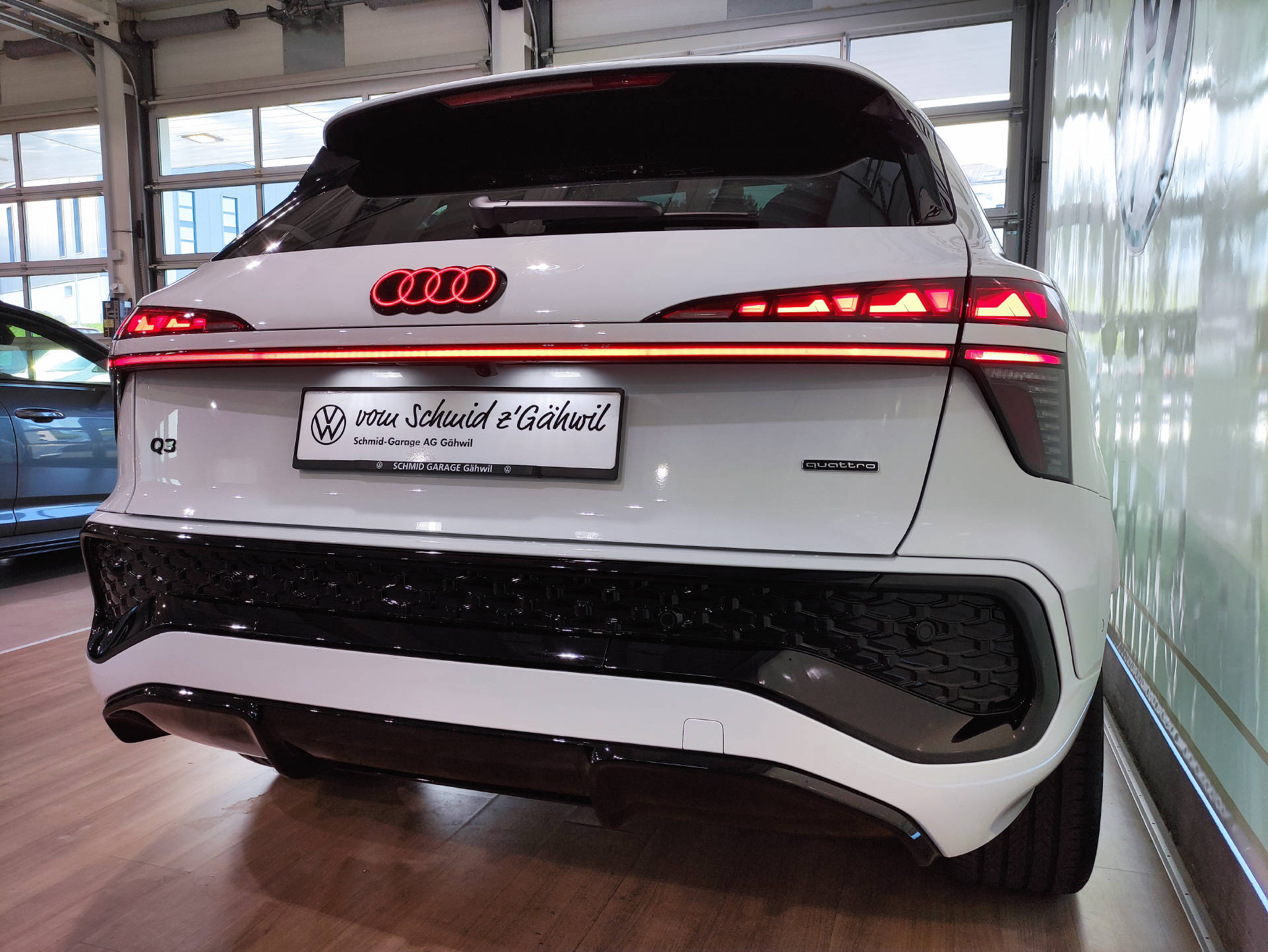 AUDI Q3 SUV 2.0 TFSI S-line quattro S-Tronic-image-16