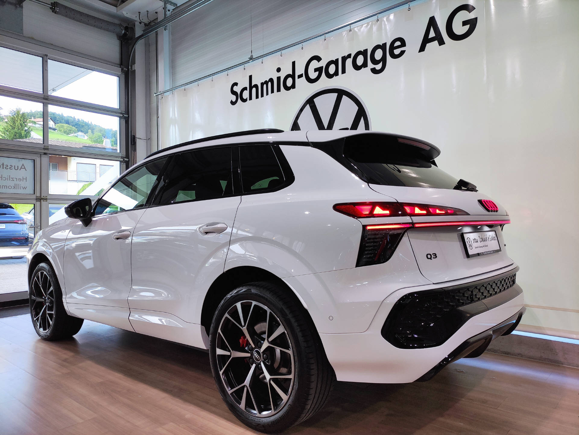 AUDI Q3 SUV 2.0 TFSI S-line quattro S-Tronic-image-17