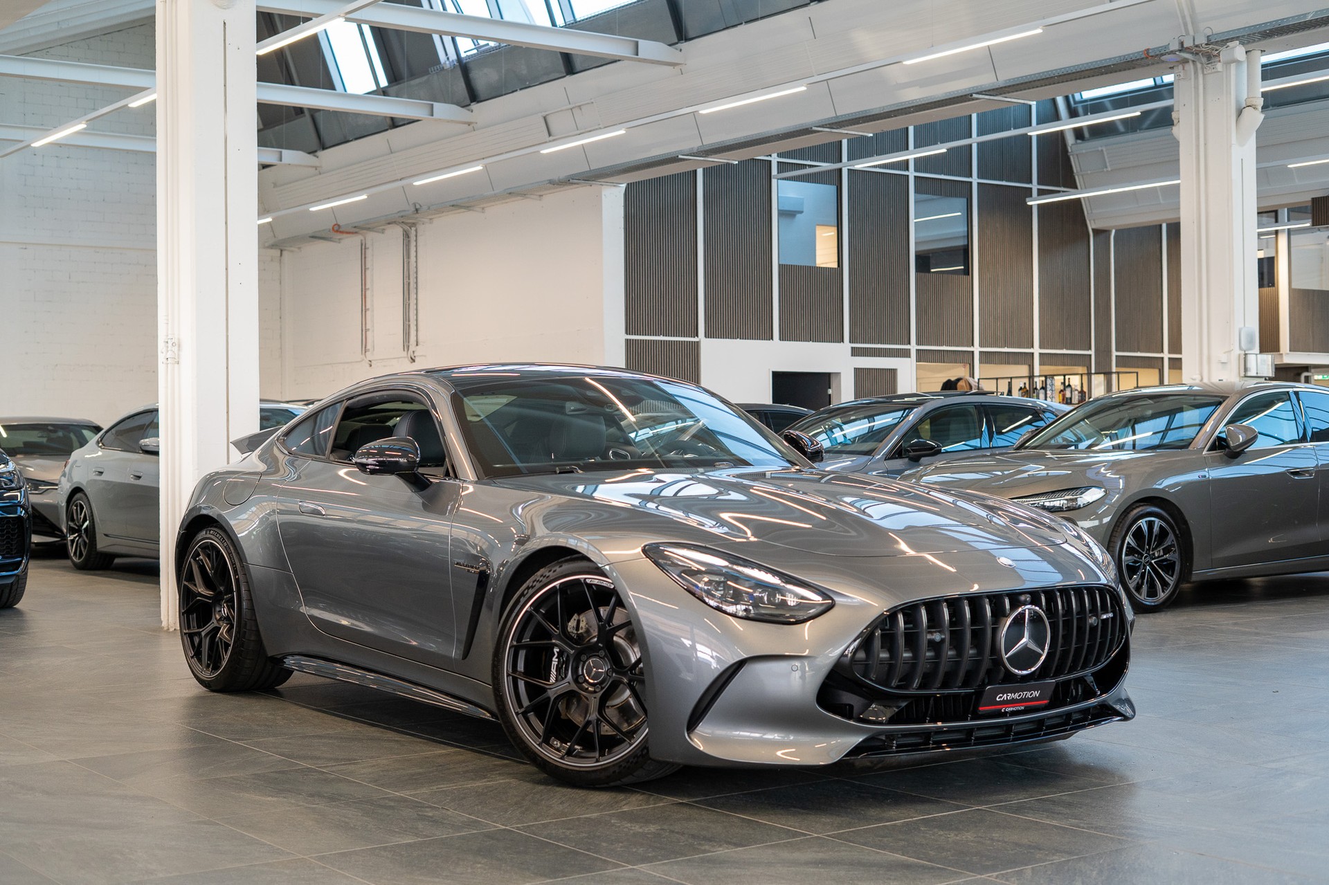 MERCEDES-BENZ AMG GT 63 Executive Edition 4matic+ / 4 Sitze / Carbon Paket / Glasdach / 360°Kamera-showroom-element-2