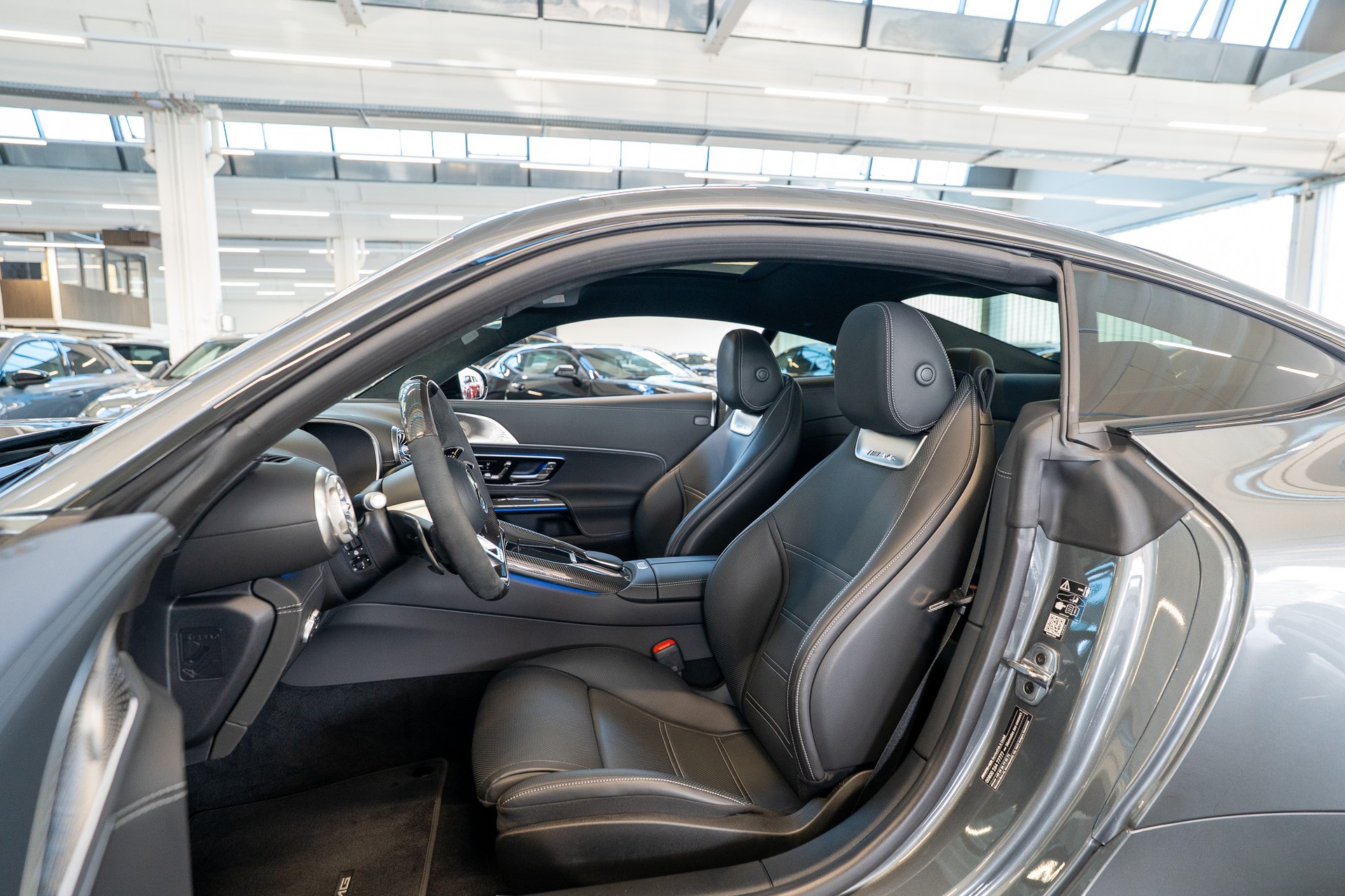 MERCEDES-BENZ AMG GT 63 Executive Edition 4matic+ / 4 Sitze / Carbon Paket / Glasdach / 360°Kamera-image-9