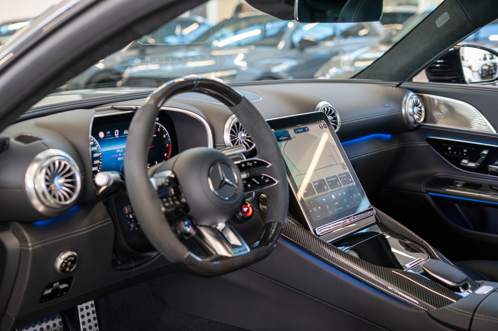 MERCEDES-BENZ AMG GT 63 Executive Edition 4matic+ / 4 Sitze / Carbon Paket / Glasdach / 360°Kamera-image-8