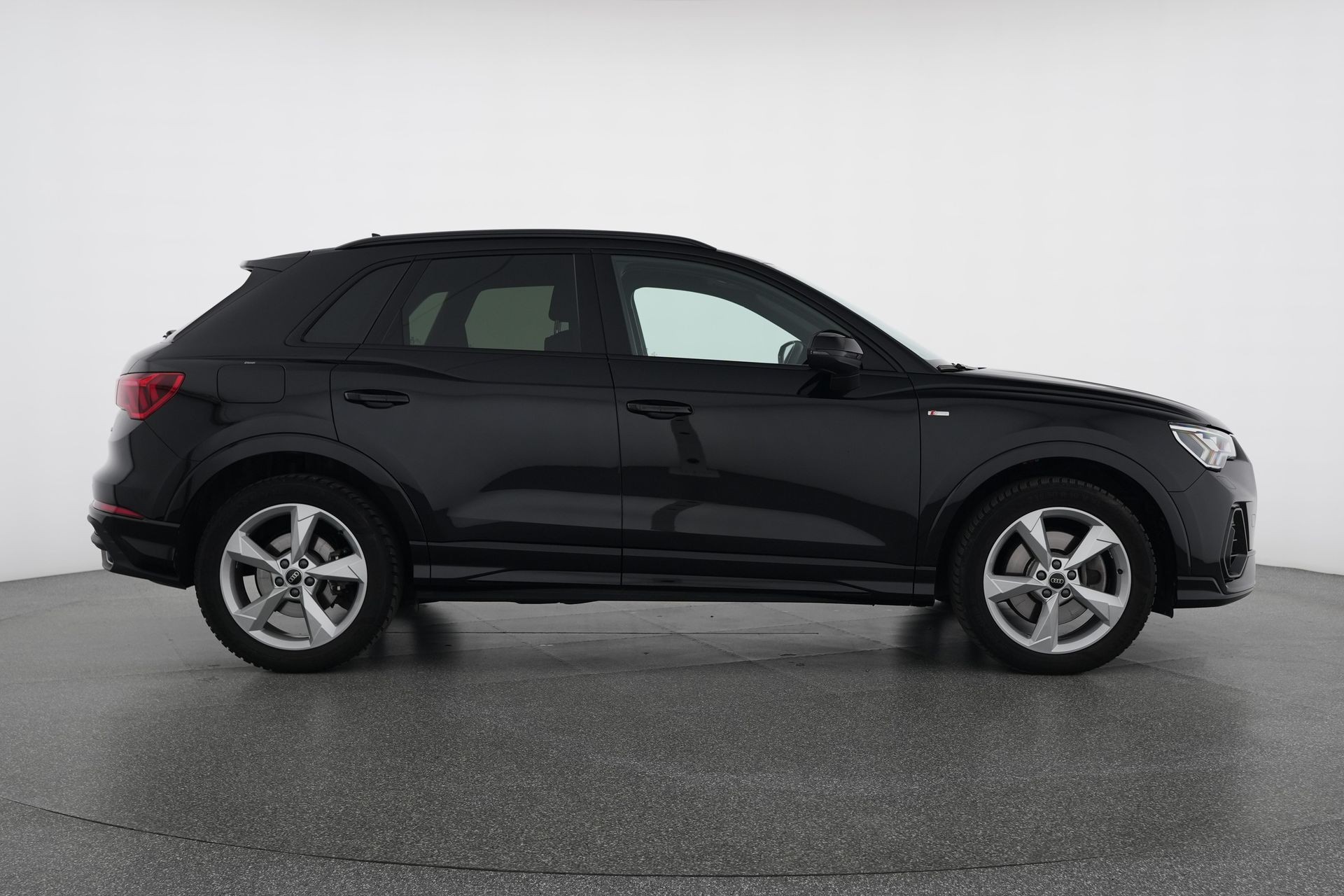 AUDI Q3 Sportback 40 TDI S line quattro S-tronic-image-5