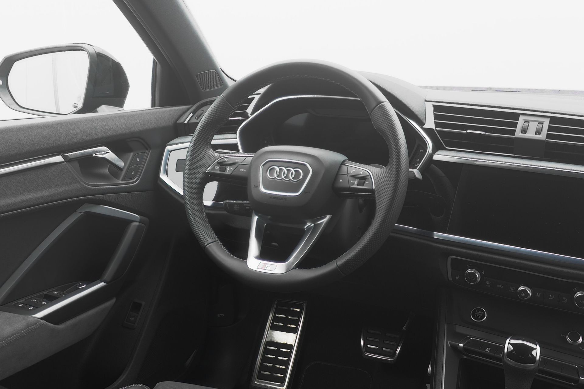 AUDI Q3 Sportback 40 TDI S line quattro S-tronic-image-6