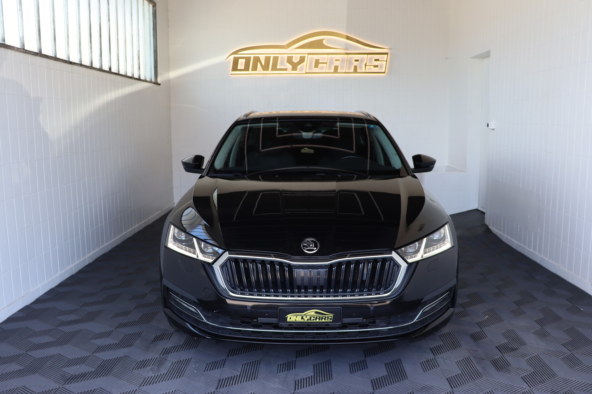 SKODA Octavia Combi 2.0 TDI DSG Style 4x4-showroom-element-1