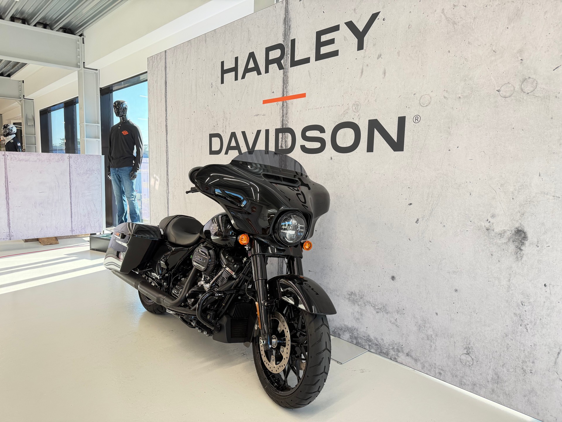 HARLEY-DAVIDSON FLHXS Street Glide Special Black Finish 114-image-1