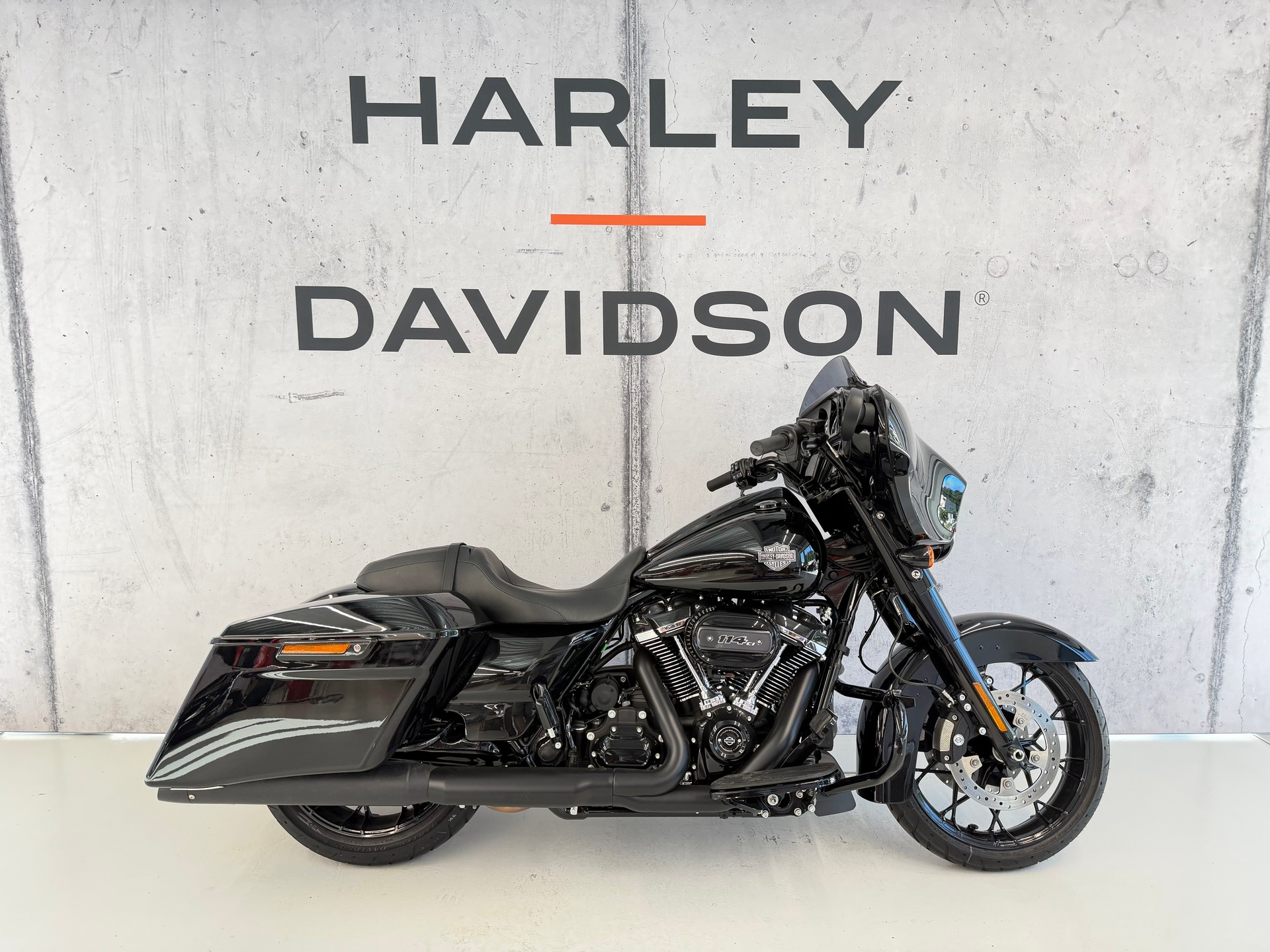 HARLEY-DAVIDSON FLHXS Street Glide Special Black Finish 114-image-0