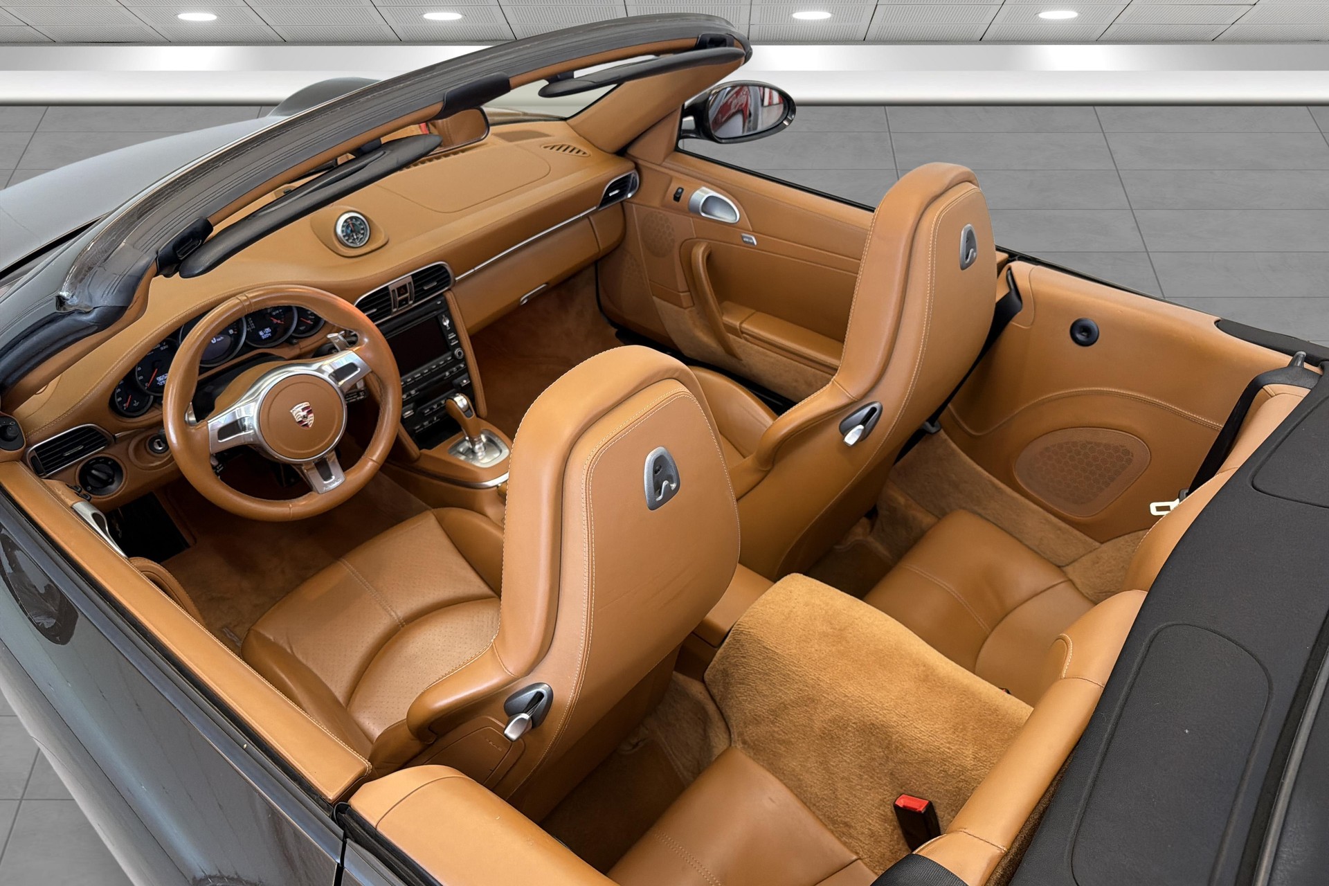 PORSCHE 911 Cabrio Carrera GTS PDK-image-17