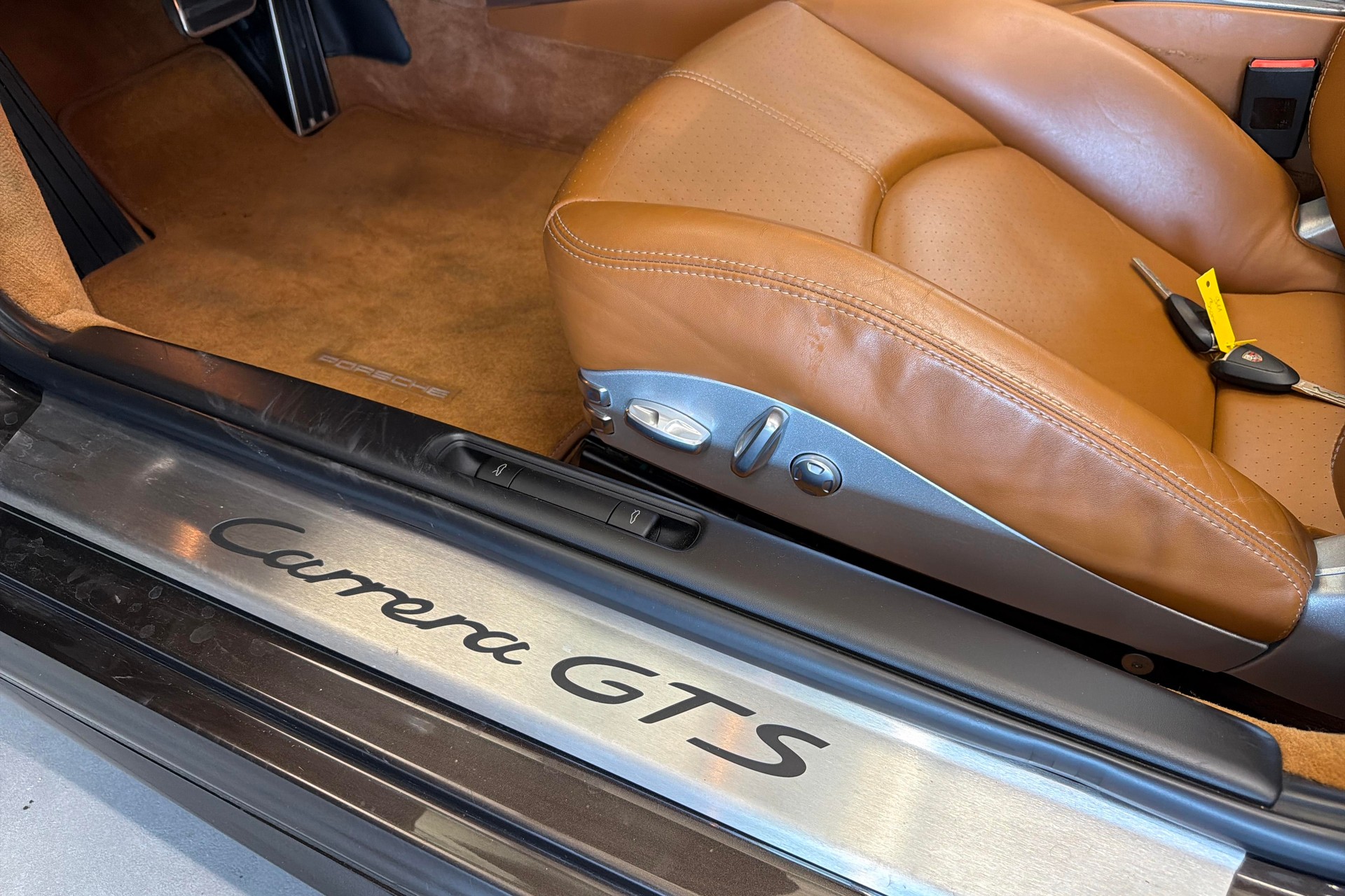 PORSCHE 911 Cabrio Carrera GTS PDK-image-19
