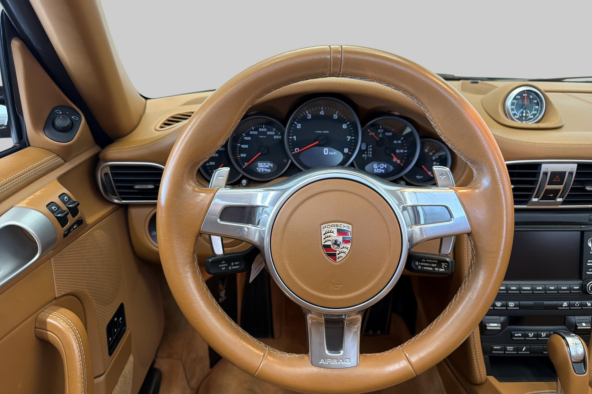 PORSCHE 911 Cabrio Carrera GTS PDK-image-9