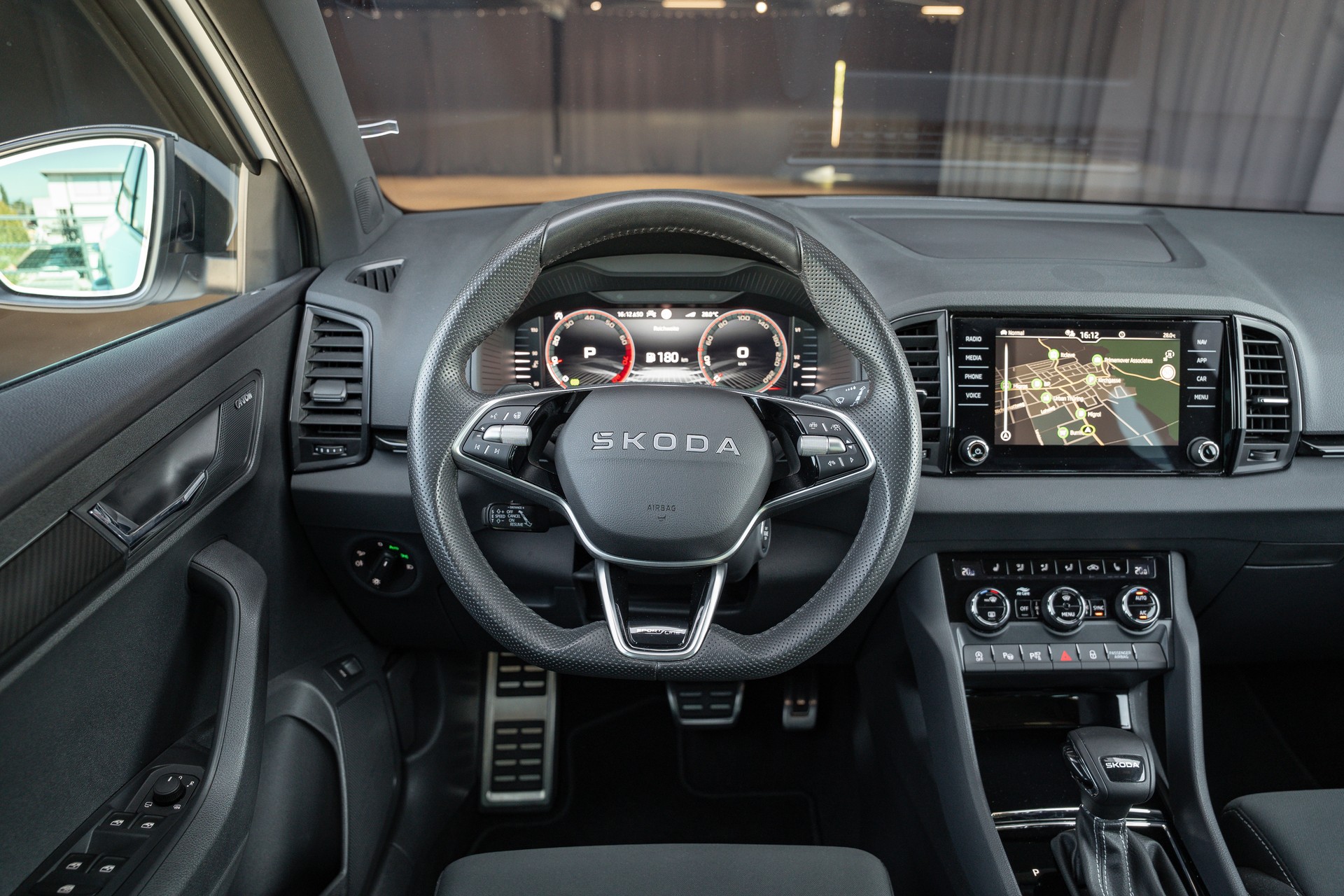 SKODA Karoq 1.5 TSI SportLine DSG-image-15