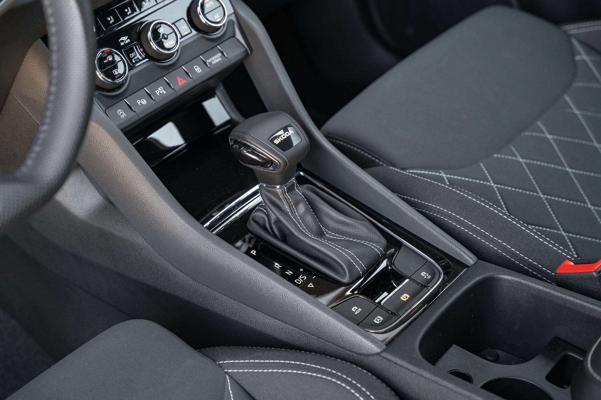 SKODA Karoq 1.5 TSI SportLine DSG-image-19