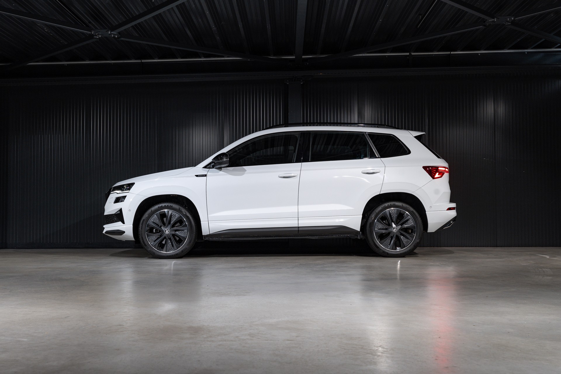 SKODA Karoq 1.5 TSI SportLine DSG-showroom-element-2
