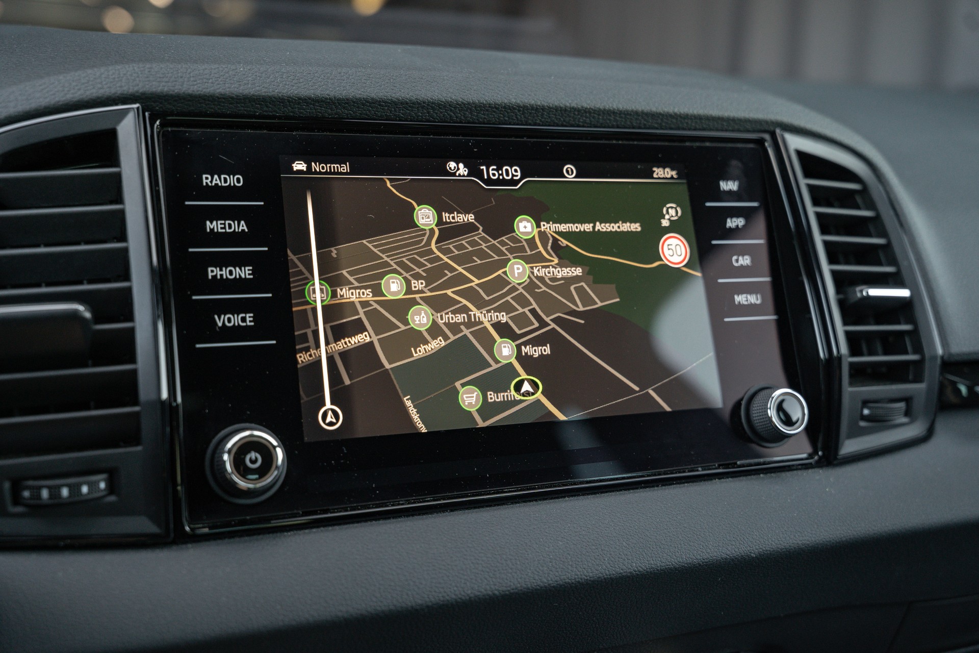 SKODA Karoq 1.5 TSI SportLine DSG-image-17