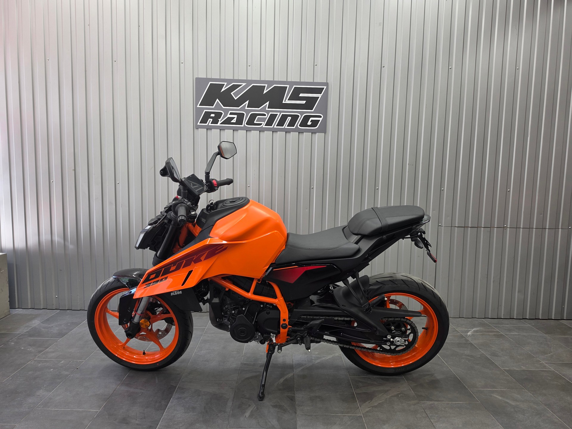 KTM 390 Duke-image-1