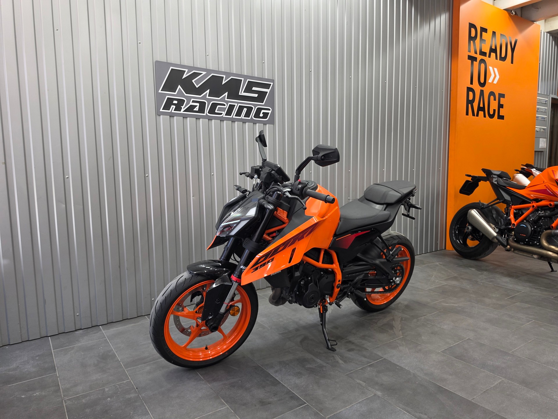 KTM 390 Duke-image-2
