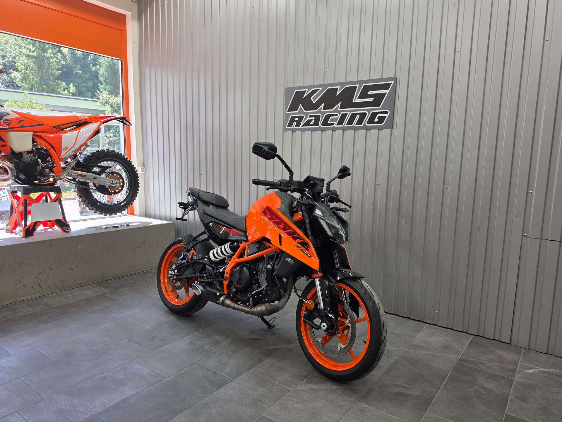 KTM 390 Duke-image-3