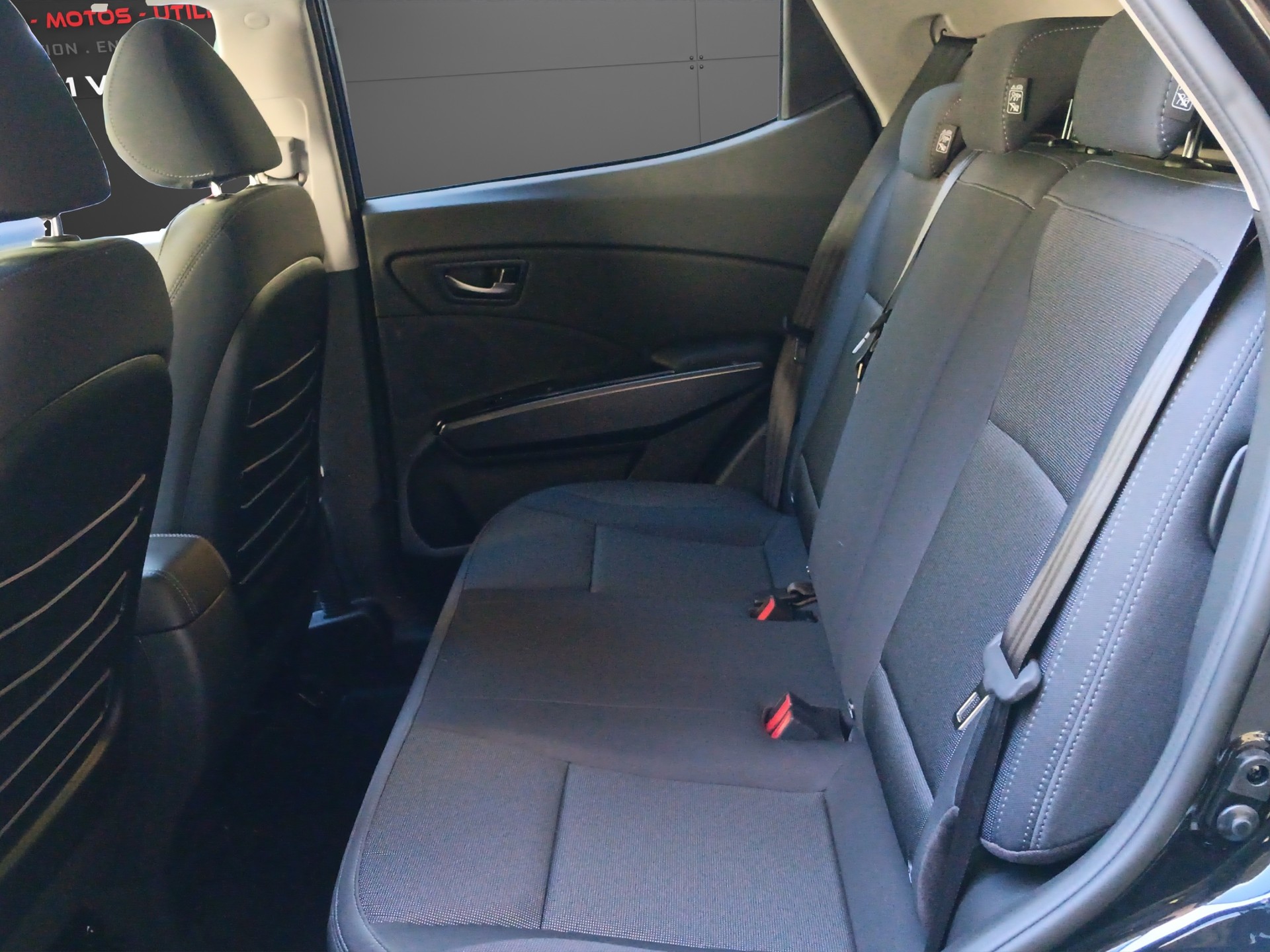KGM-SsangYong Tivoli 1.5 T GDI Steel 4WD Automat-image-21