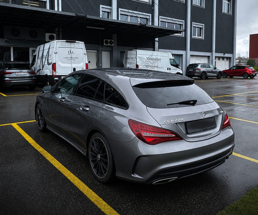 MERCEDES-BENZ CLA 220 AMG Line 4m-image-2