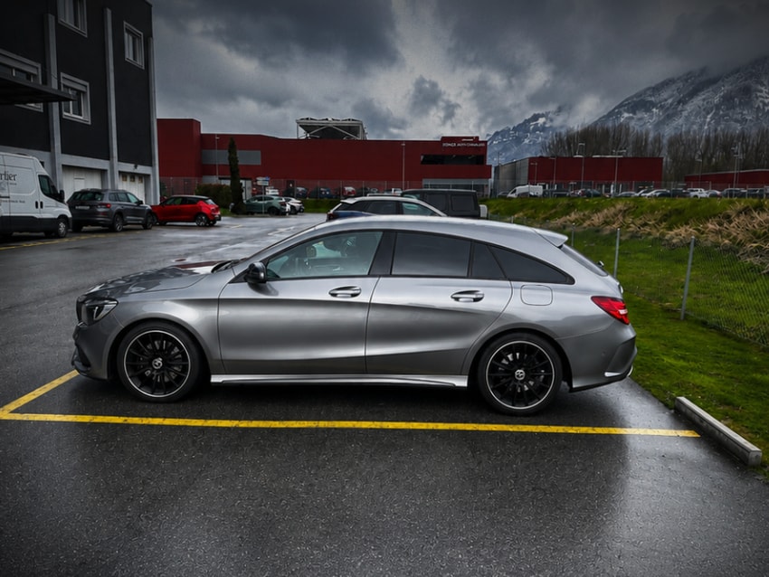 MERCEDES-BENZ CLA 220 AMG Line 4m