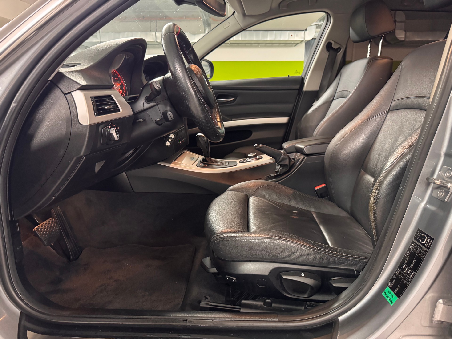 BMW 325i xDrive Touring Steptronic-image-10