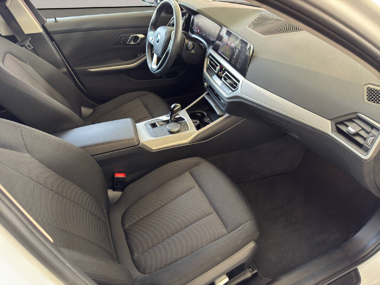 BMW 3er Reihe G21 Touring 320d xDrive-image-11