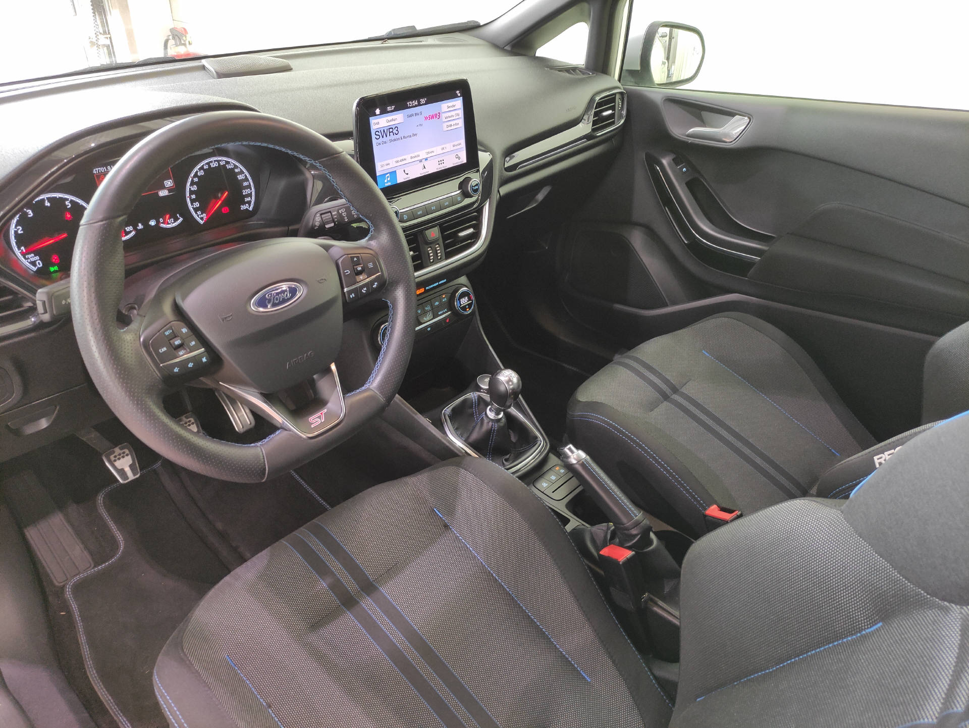 FORD Fiesta ST 1.5 SCTi-showroom-element-3