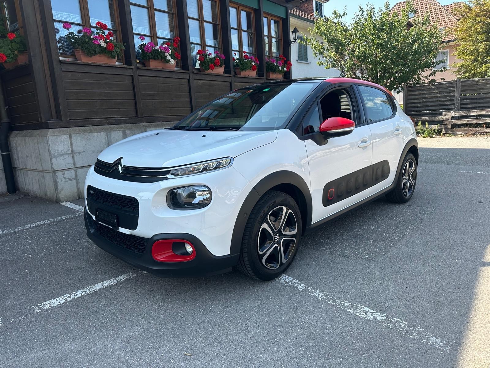 CITROEN C3 1.2i PureTech Shine-showroom-element-1