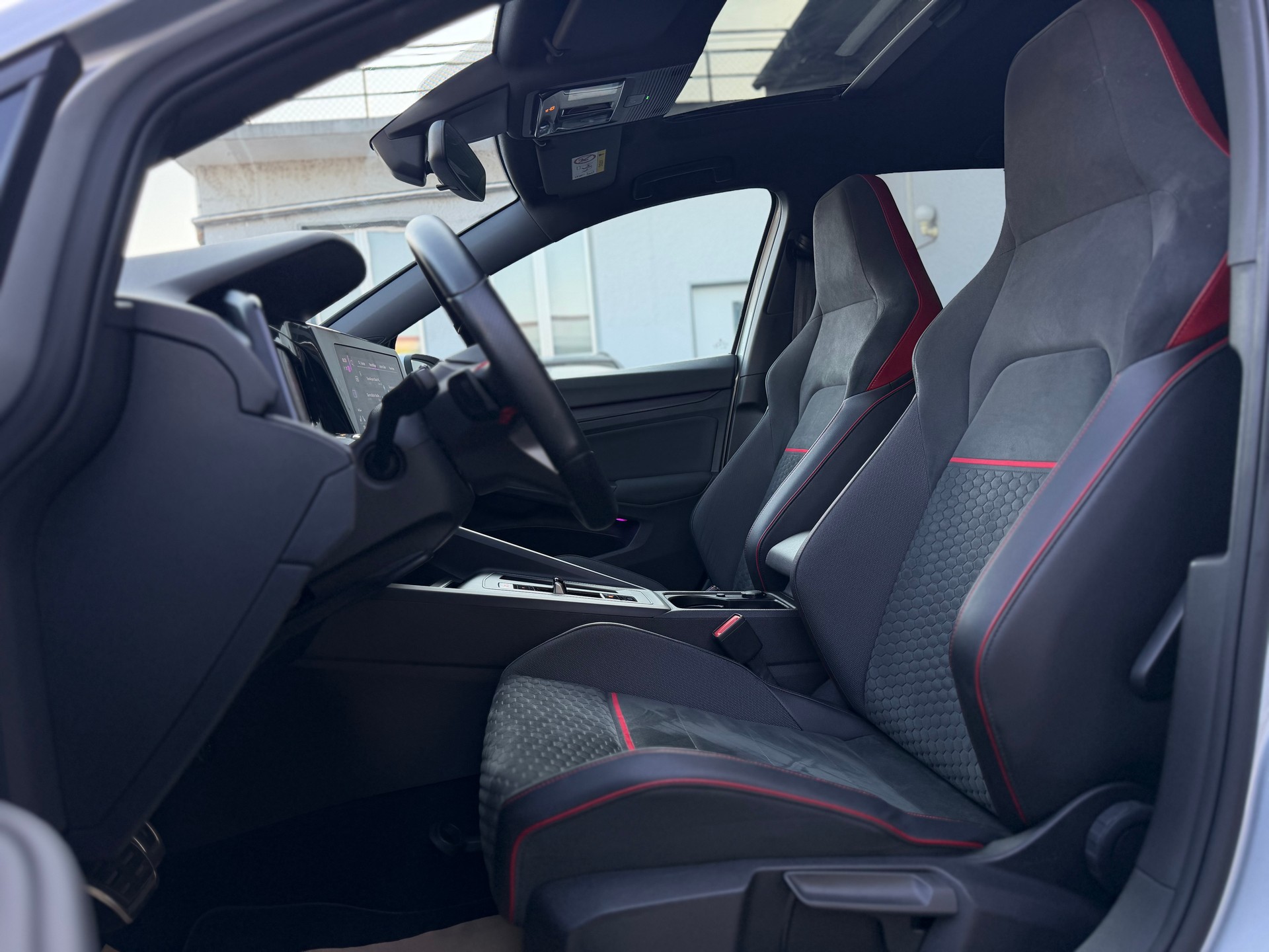VW Golf 2.0 TSI GTI Clubsport DSG-image-9