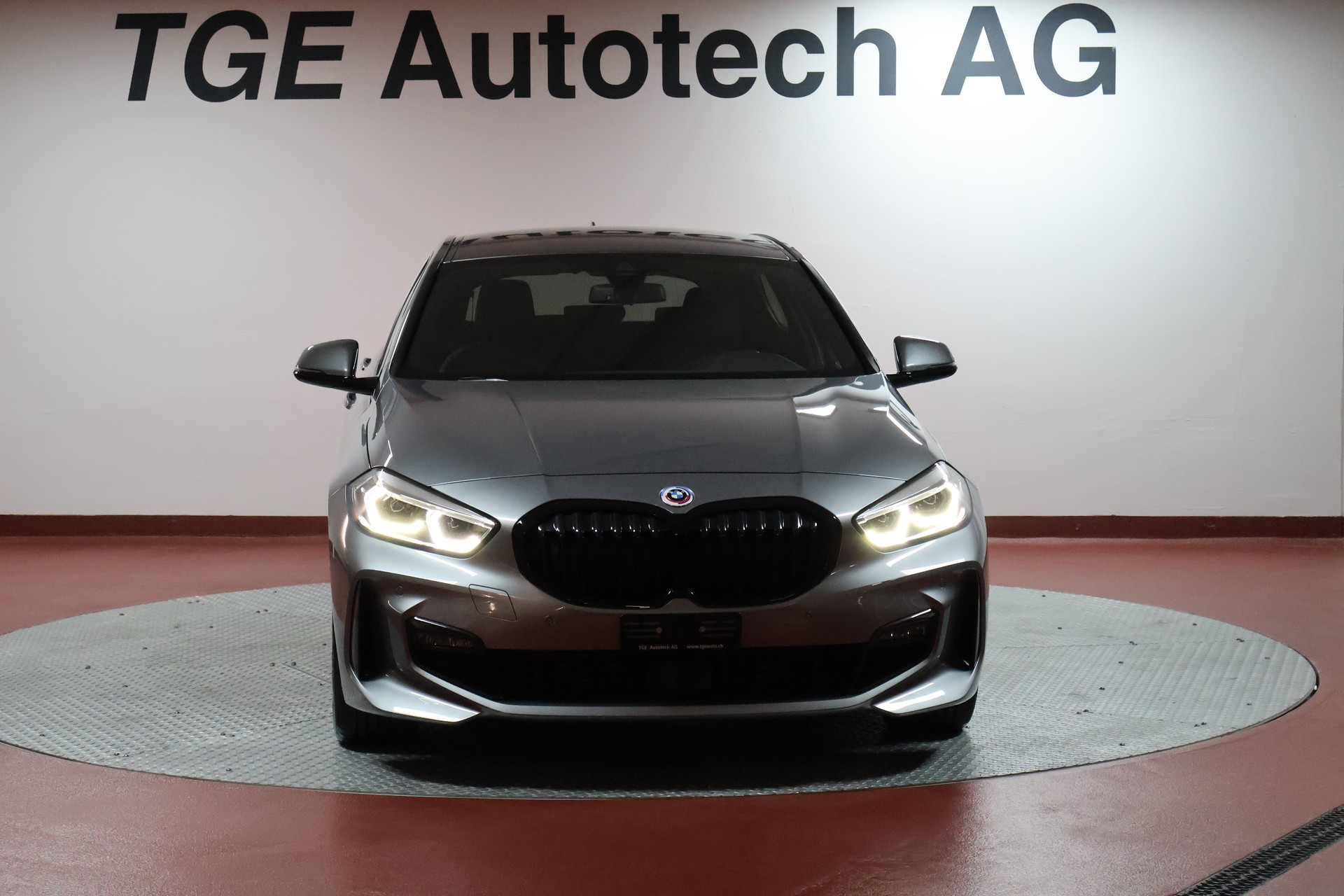 BMW 120d Steptronic M Sport-showroom-element-1